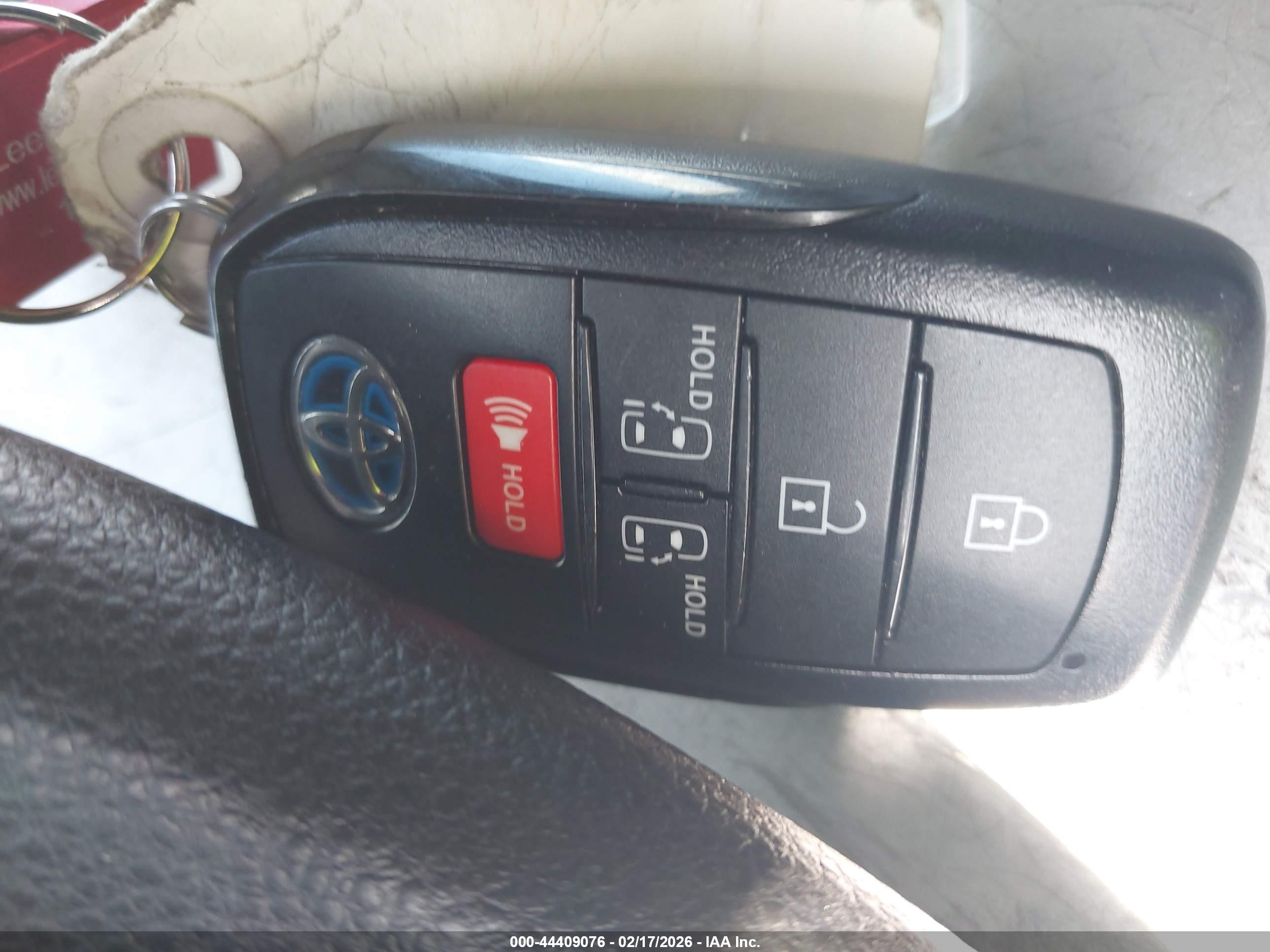 TOYOTA SIENNA image 11