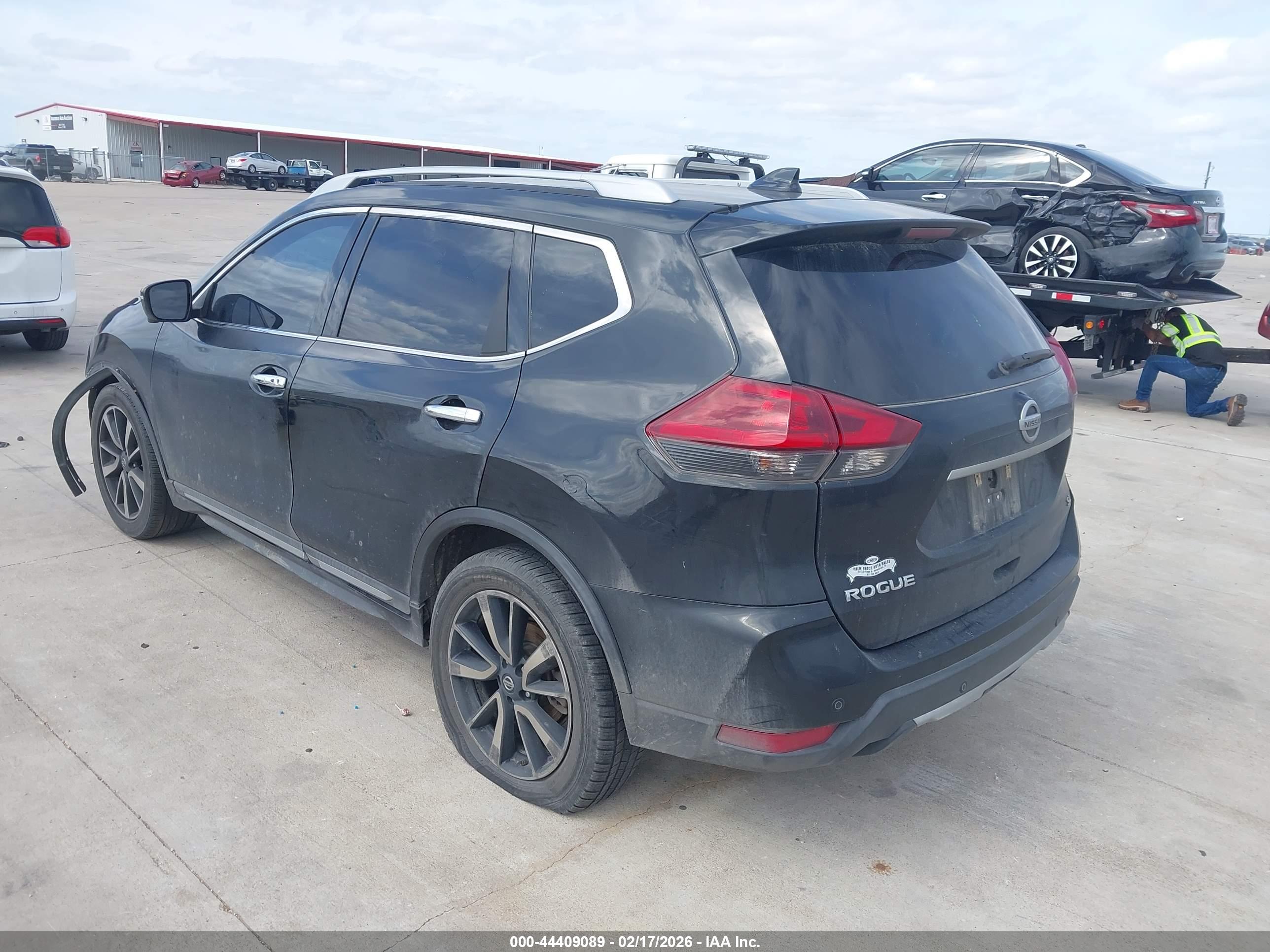NISSAN ROGUE image 3