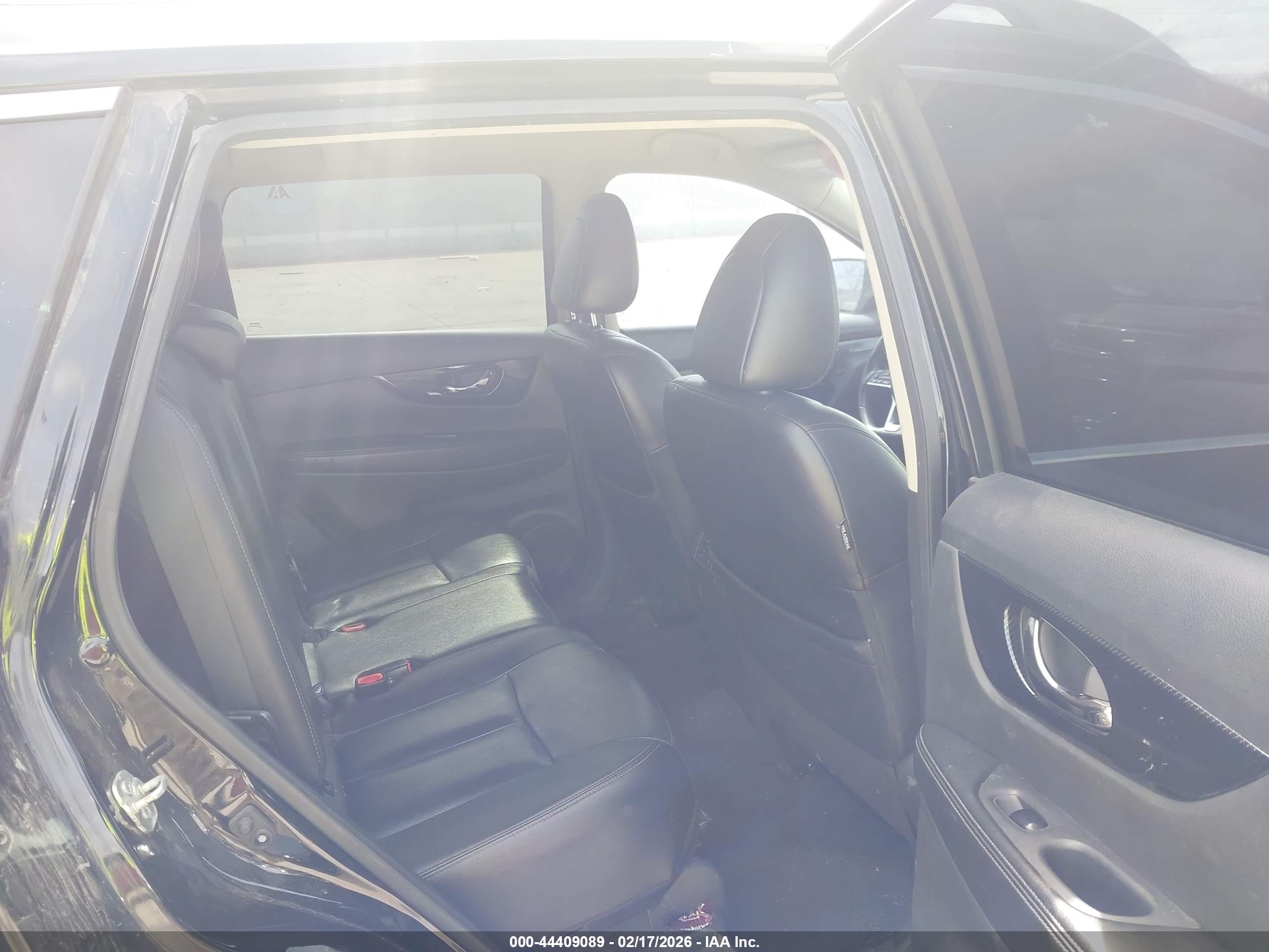 NISSAN ROGUE image 8