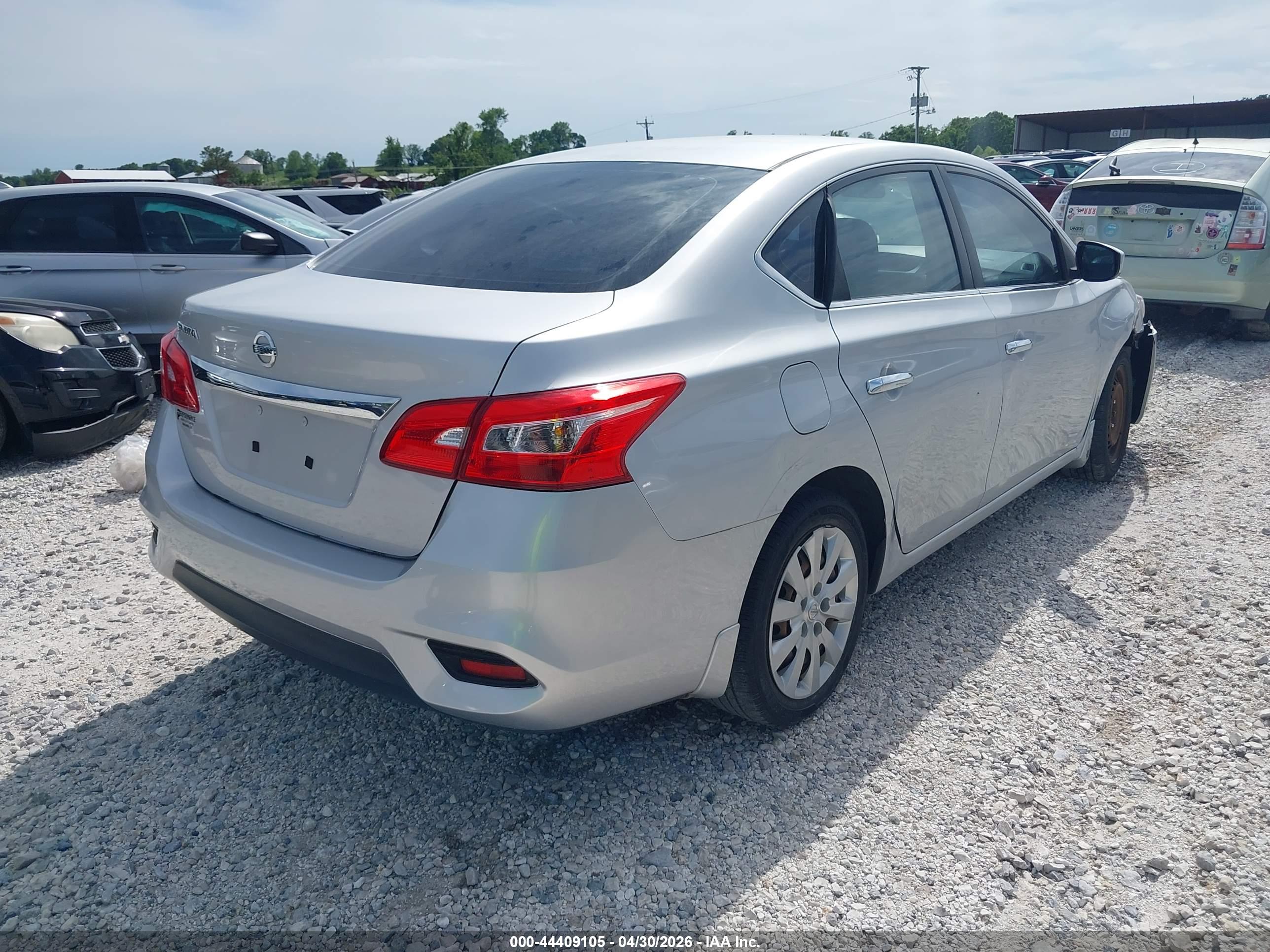 NISSAN SENTRA image 4
