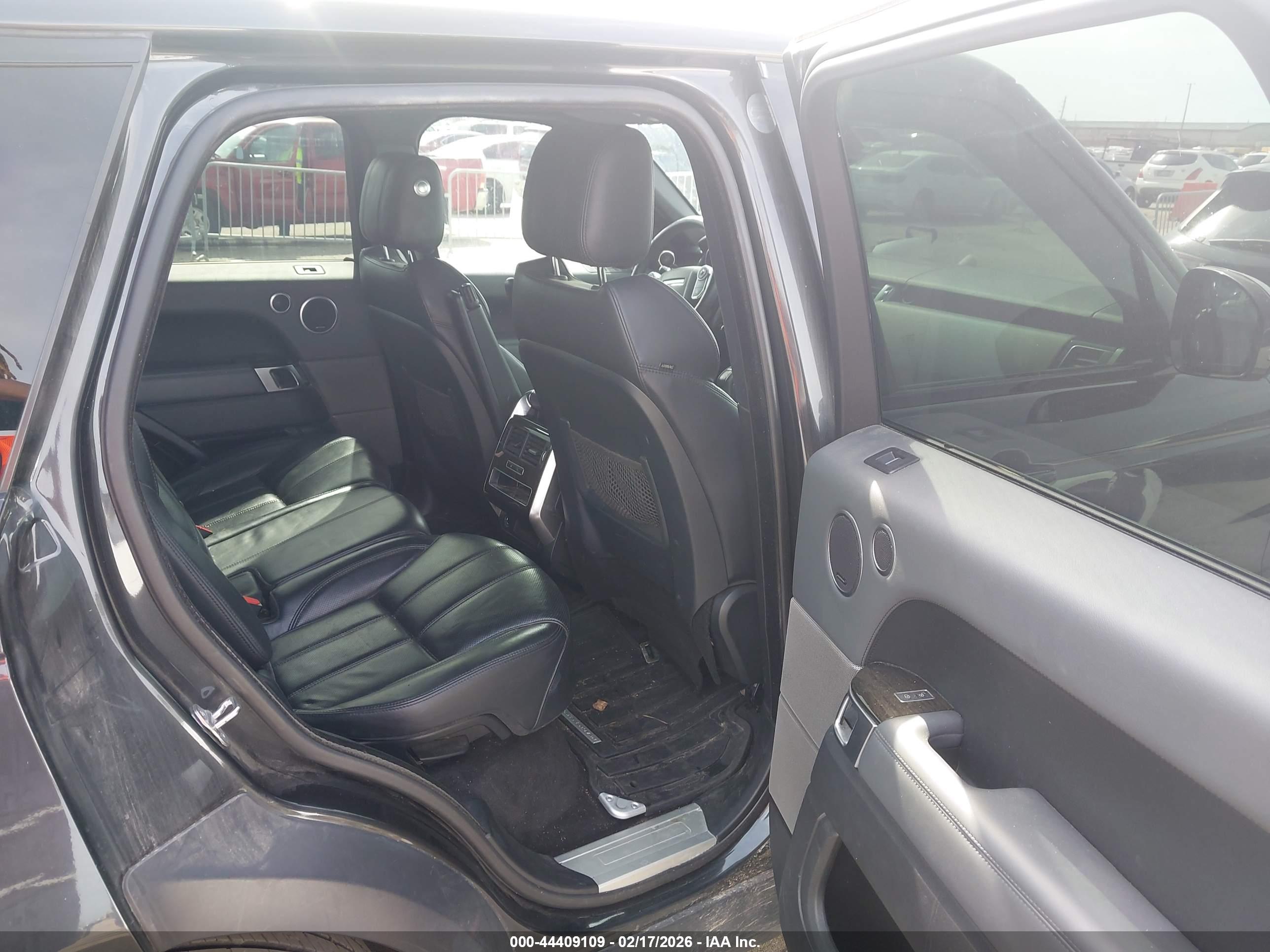 LAND ROVER image 8