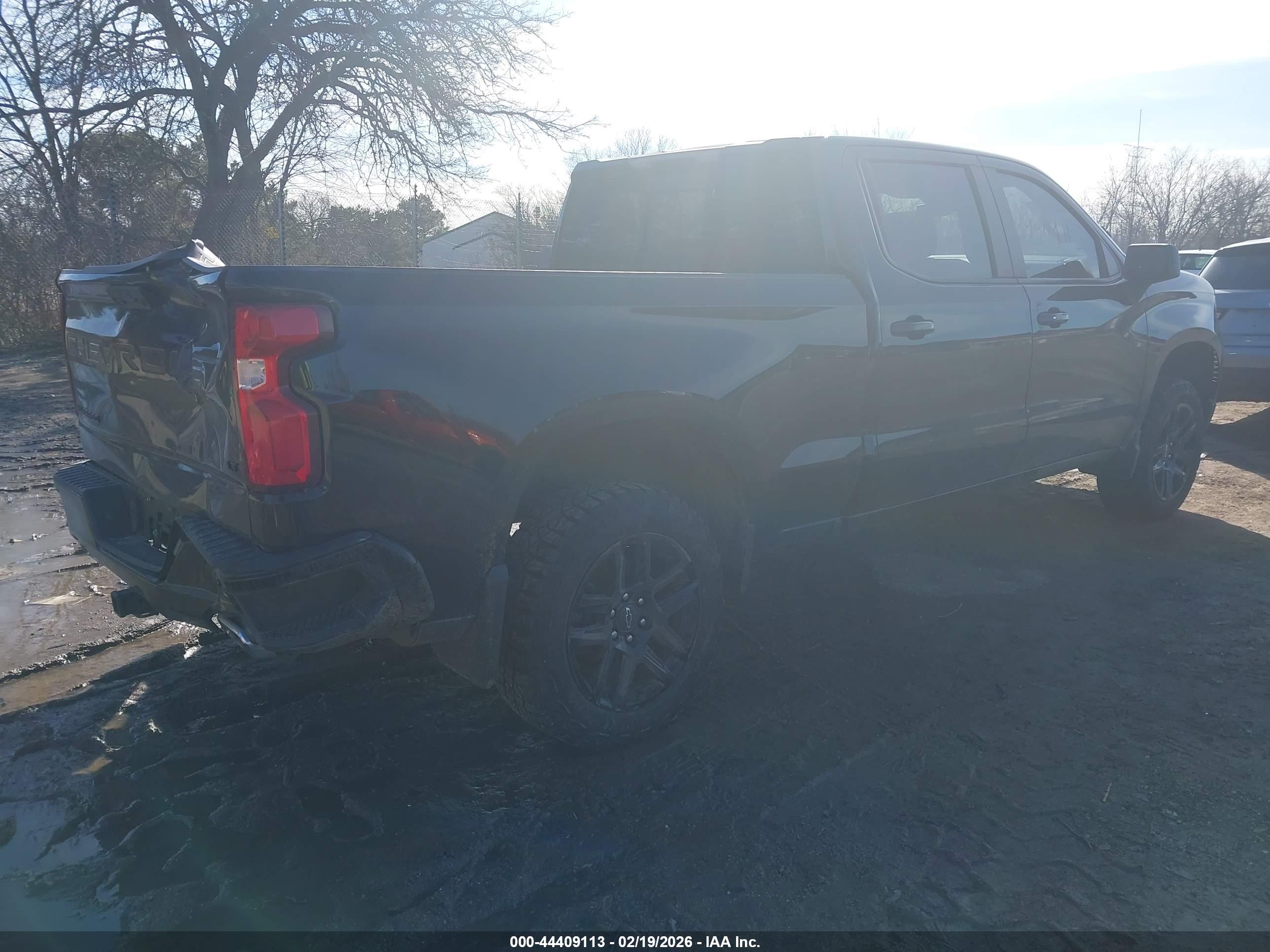 CHEVROLET SILVERADO image 4