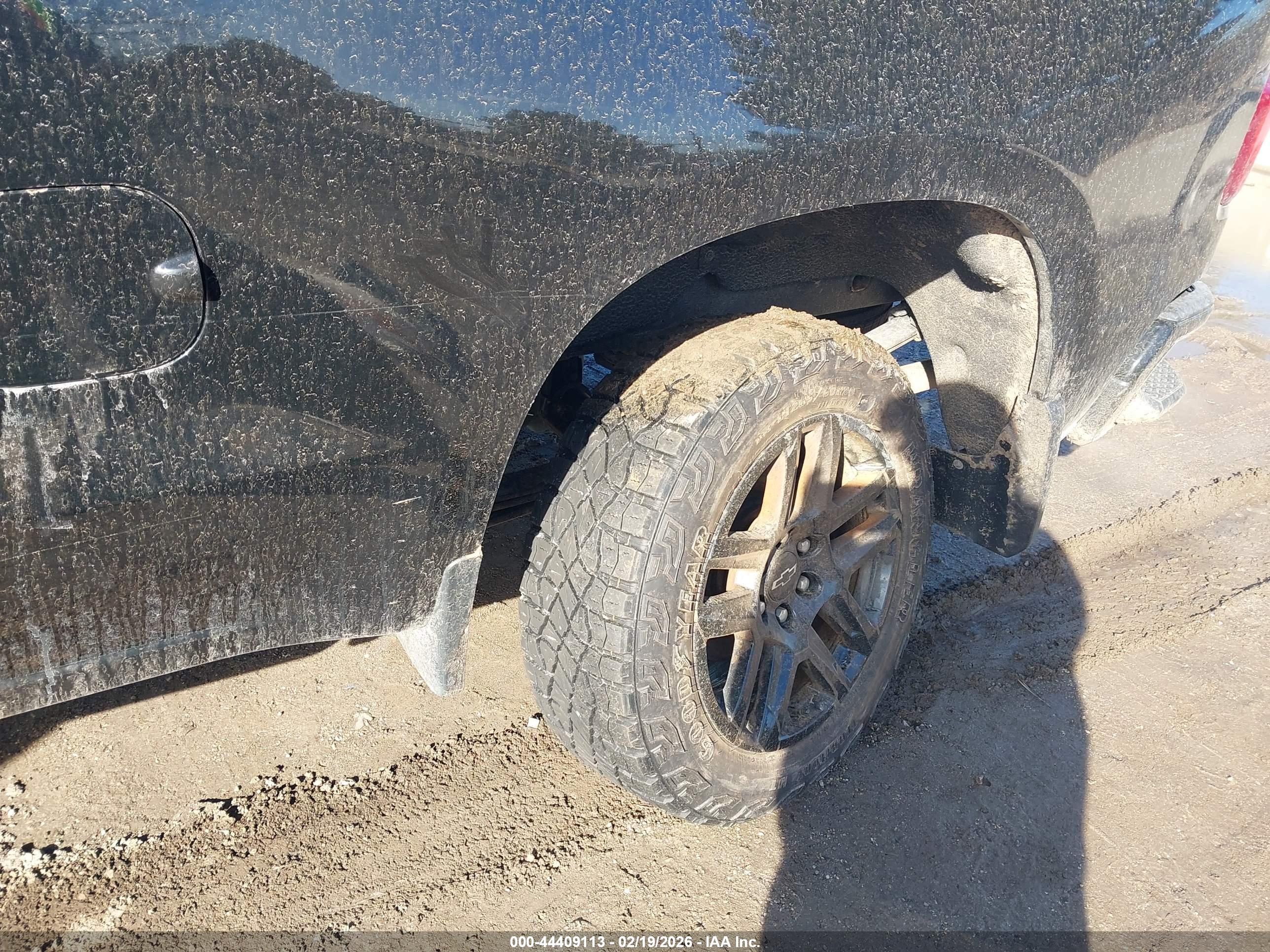 CHEVROLET SILVERADO image 6