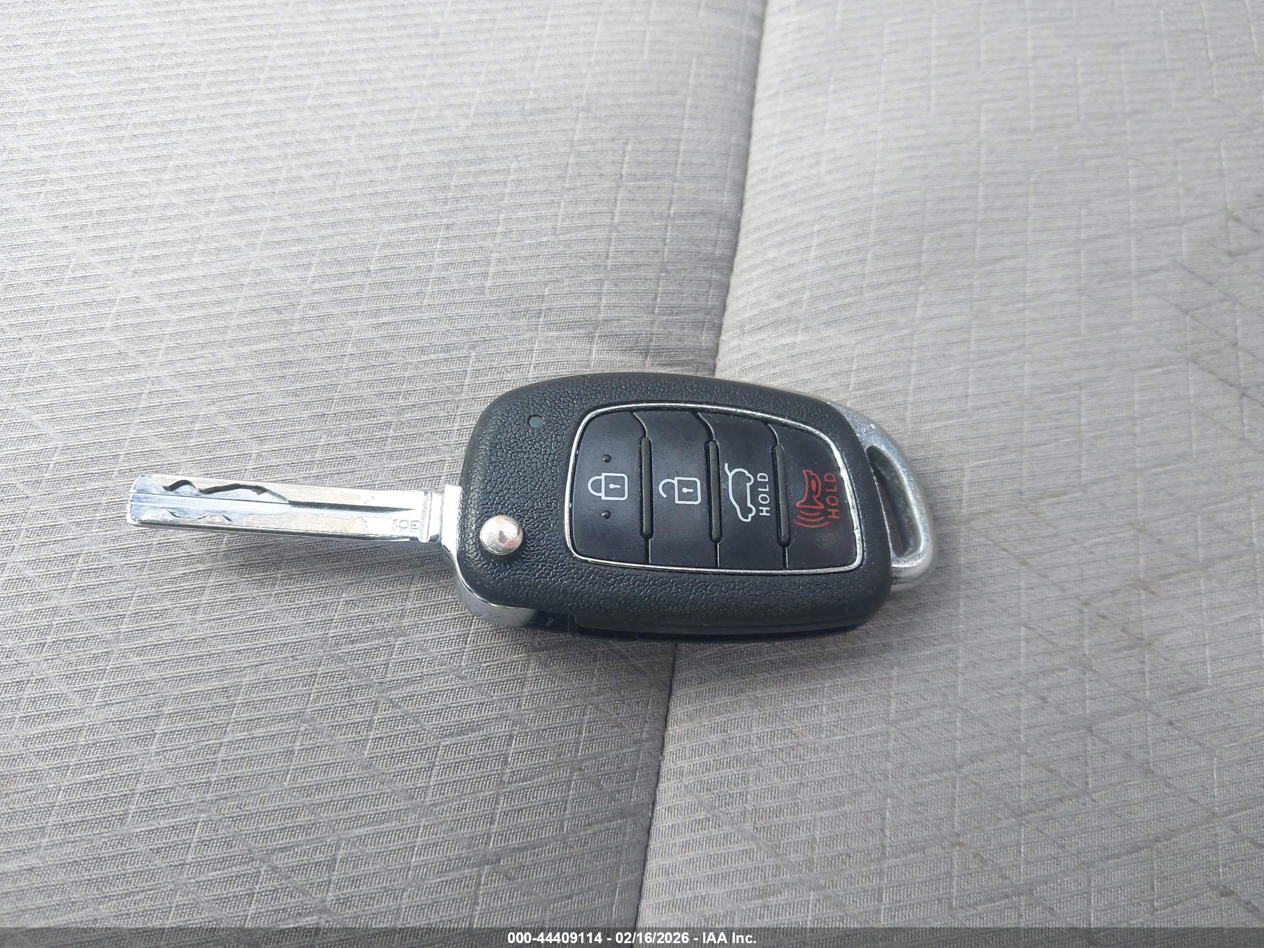 HYUNDAI TUCSON image 11