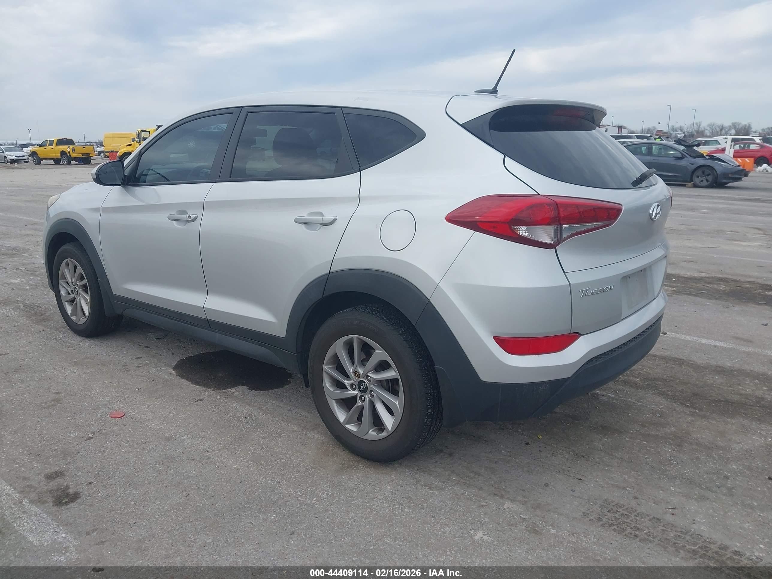 HYUNDAI TUCSON image 3