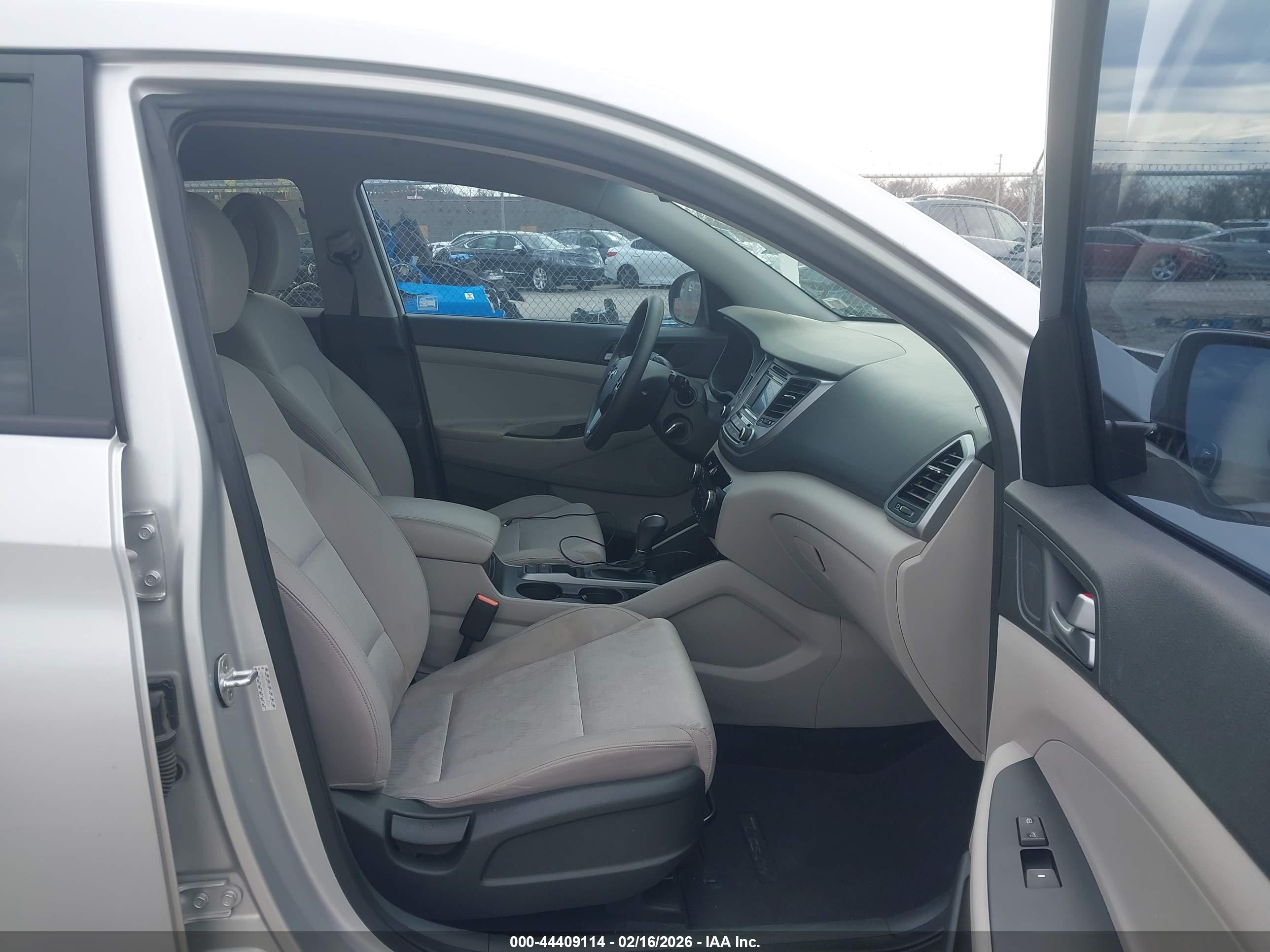 HYUNDAI TUCSON image 5