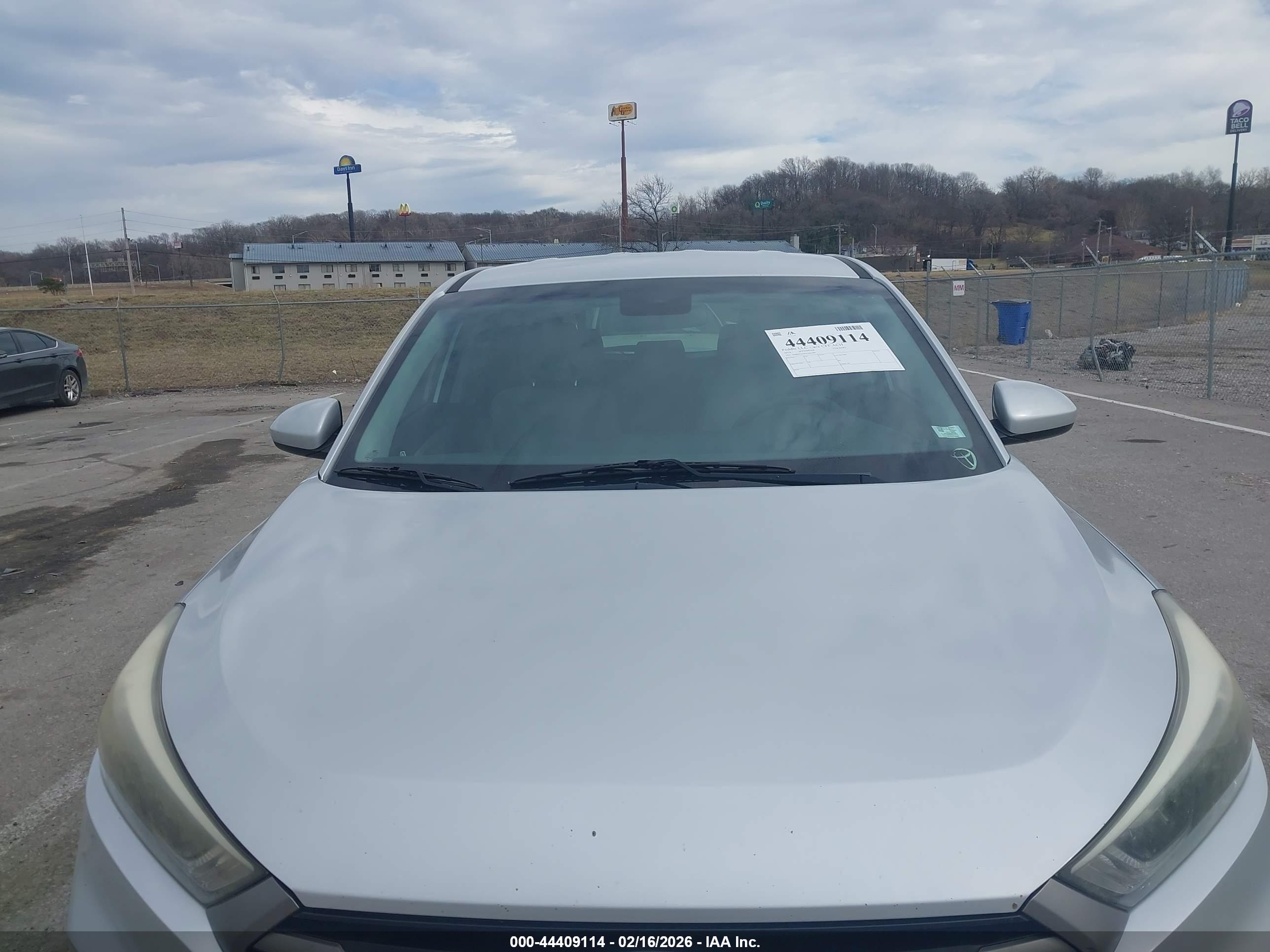 HYUNDAI TUCSON image 6