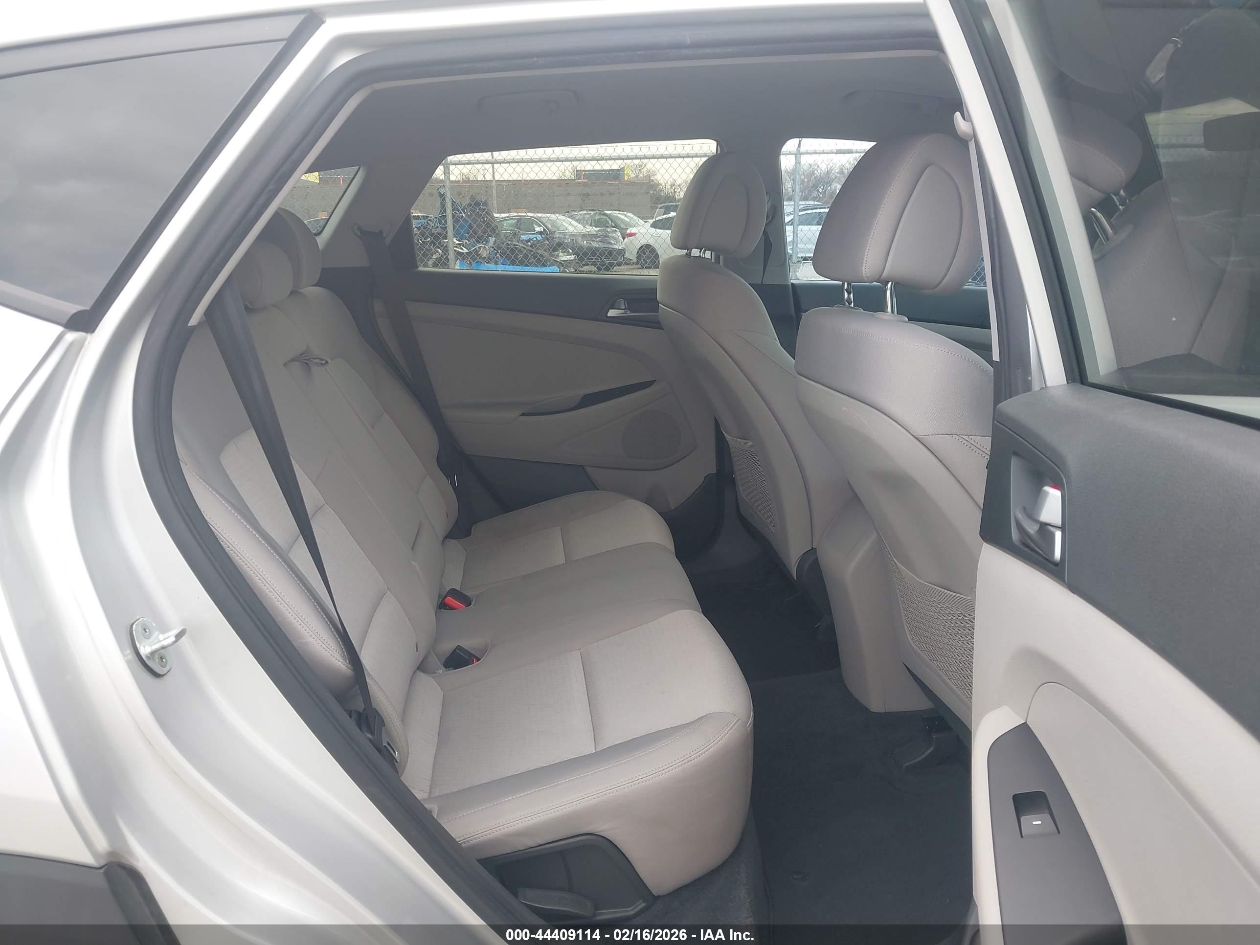 HYUNDAI TUCSON image 8