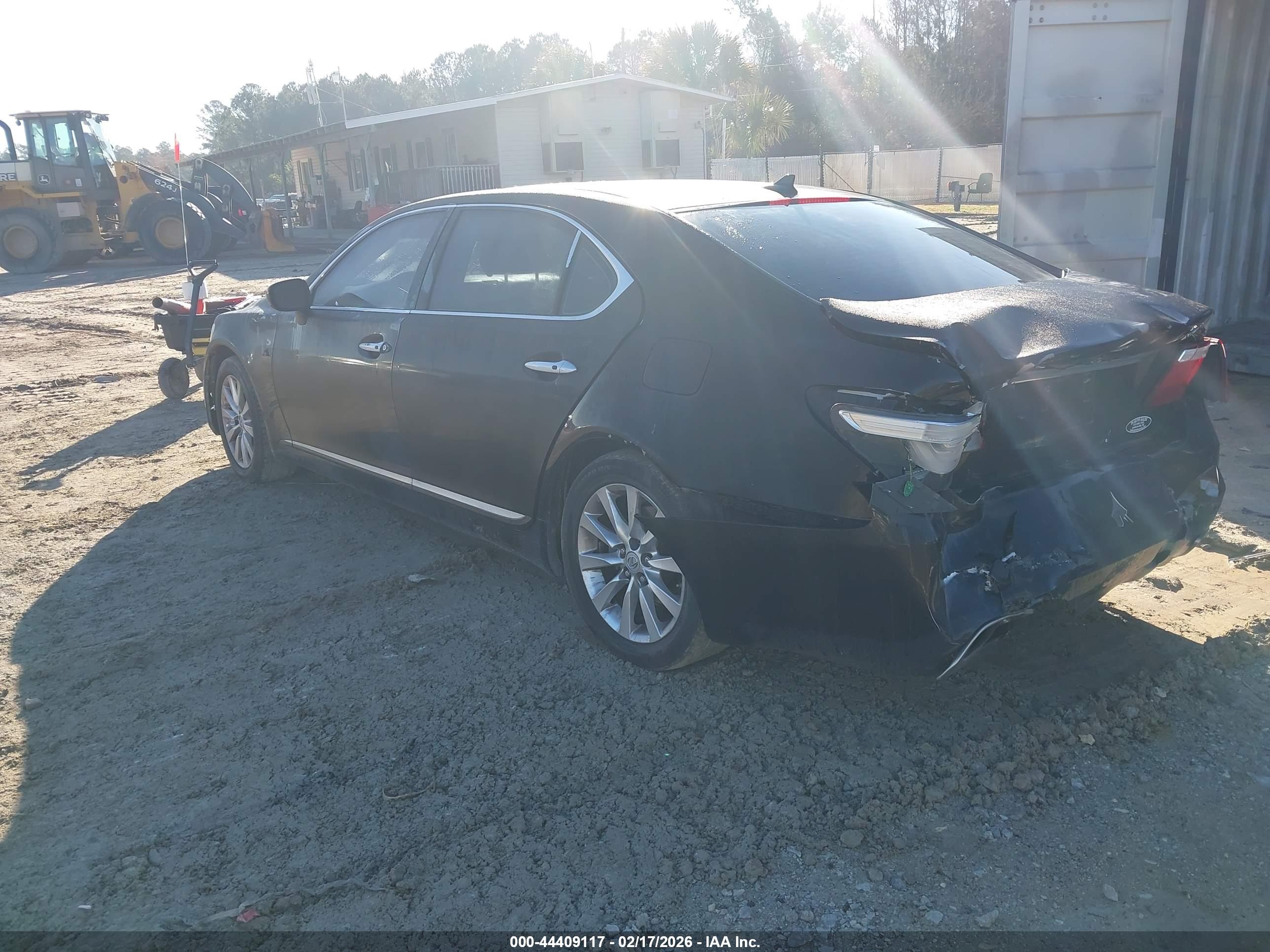 LEXUS LS image 3