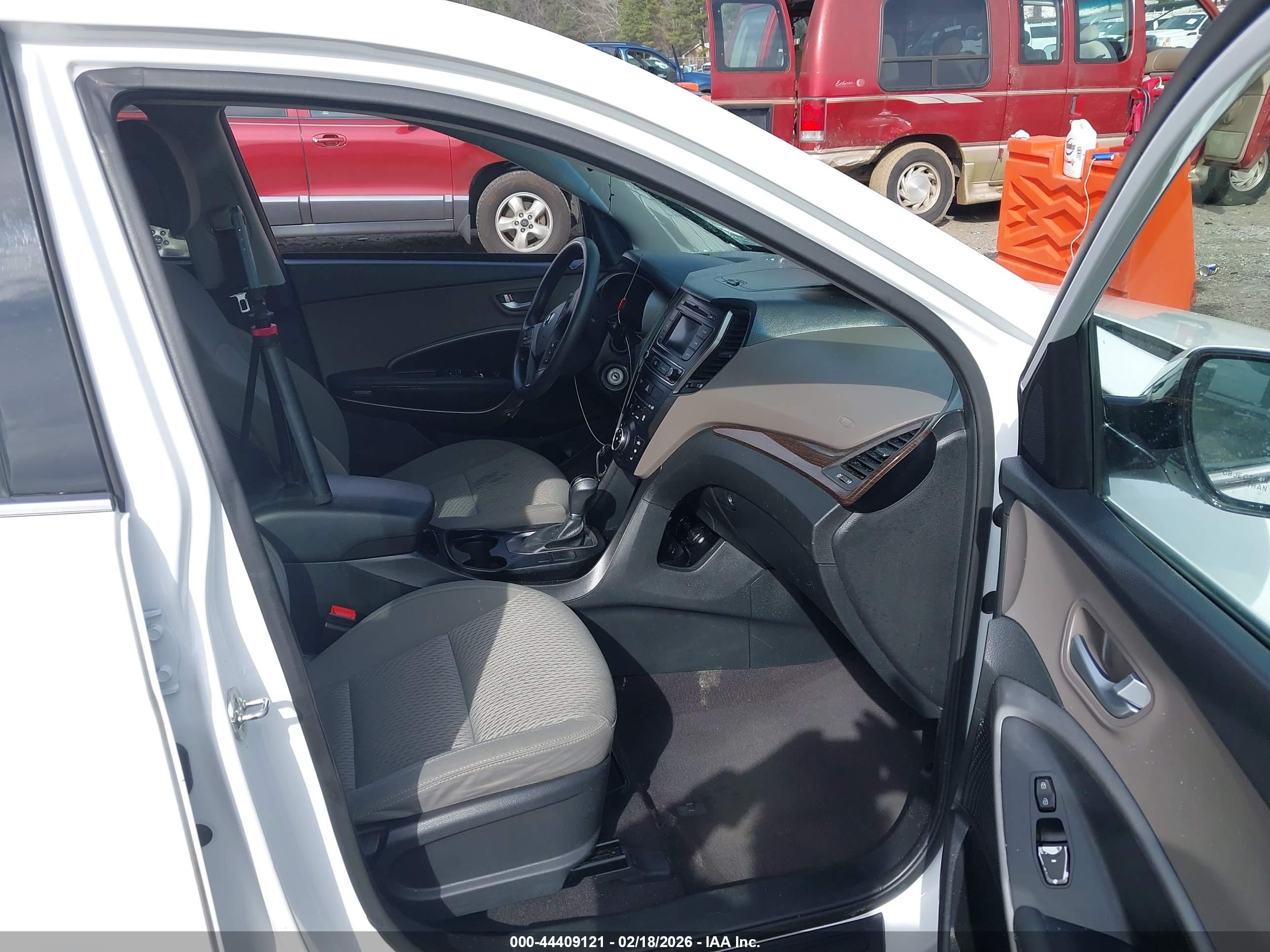 HYUNDAI SANTA image 5