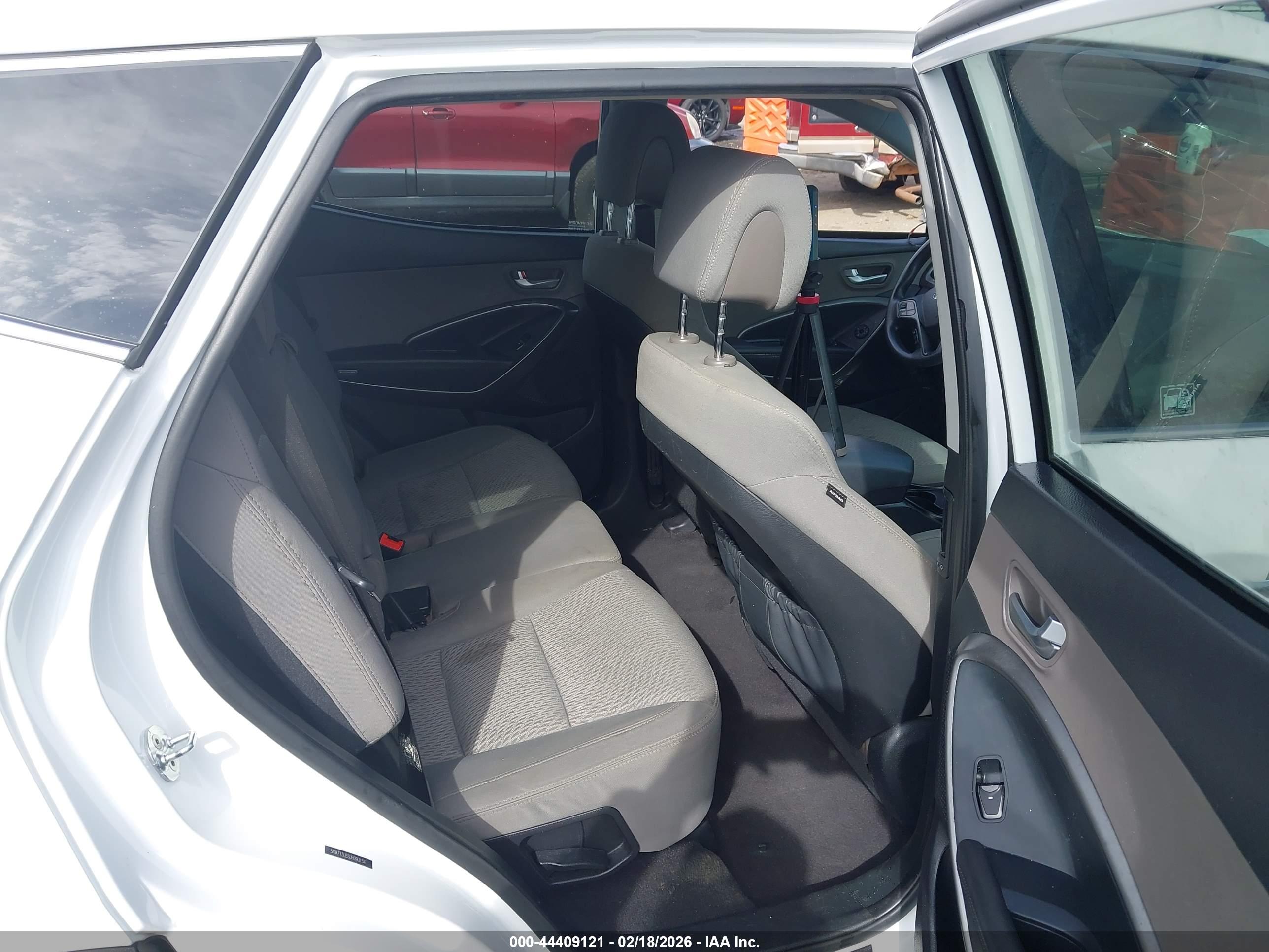 HYUNDAI SANTA image 8