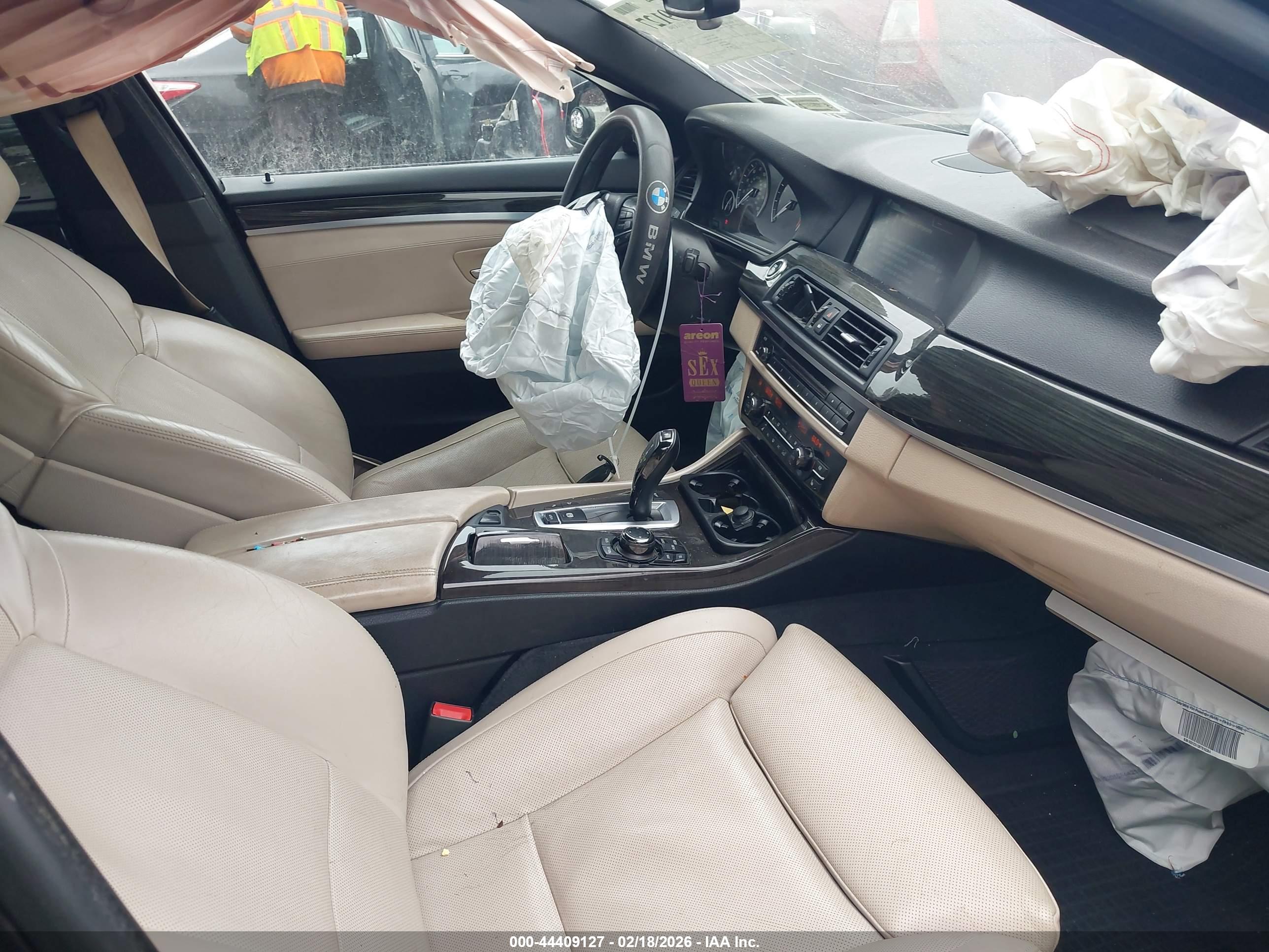 BMW 550I image 5
