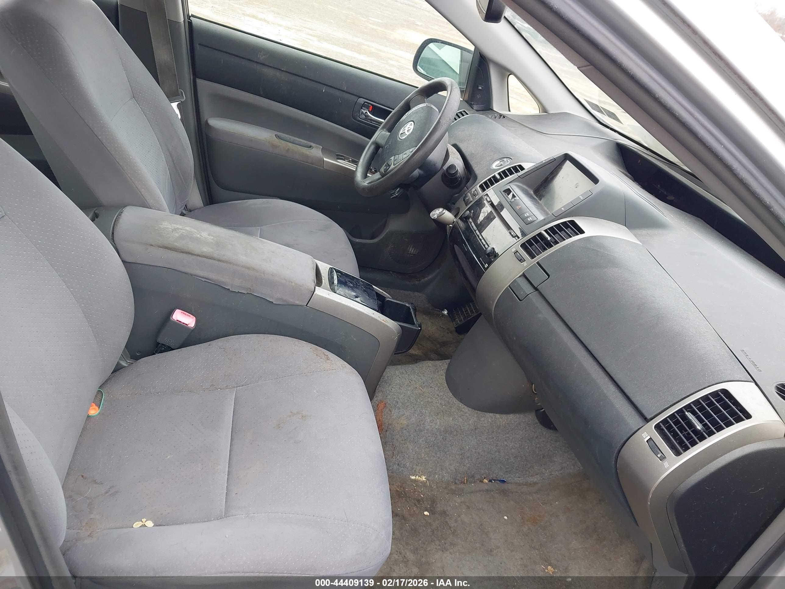 TOYOTA PRIUS image 5