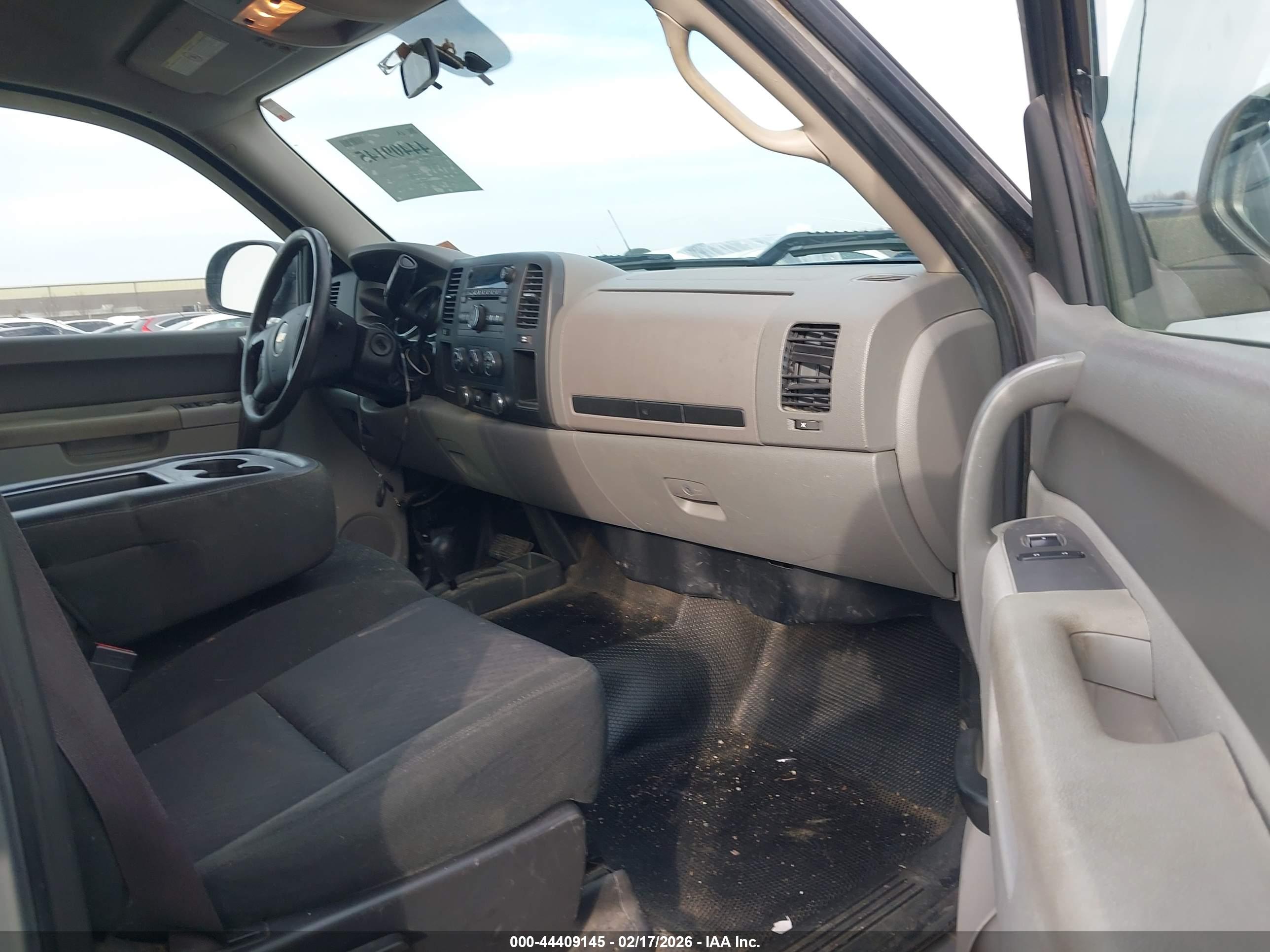 CHEVROLET SILVERADO image 5