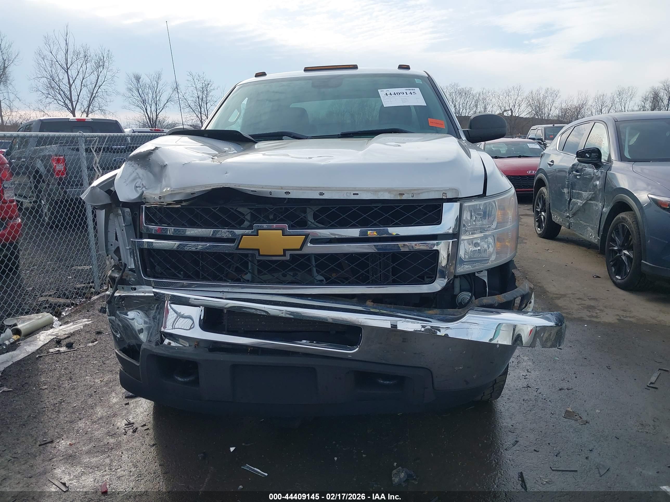 CHEVROLET SILVERADO image 6