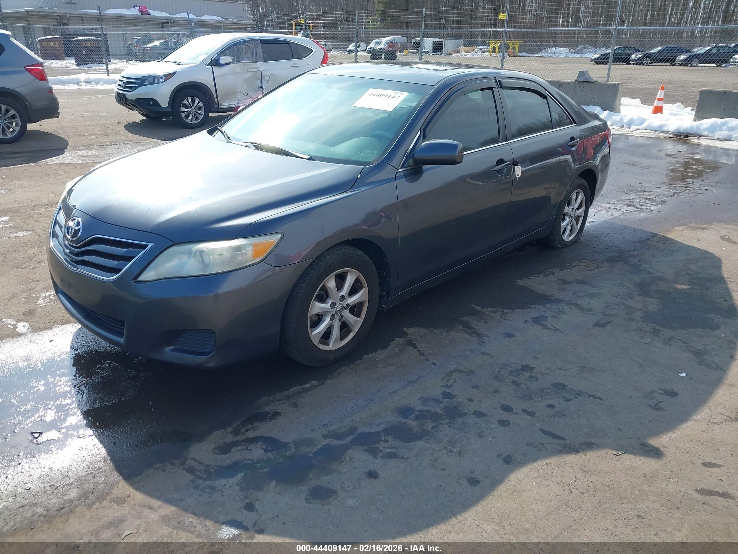 TOYOTA CAMRY image 2