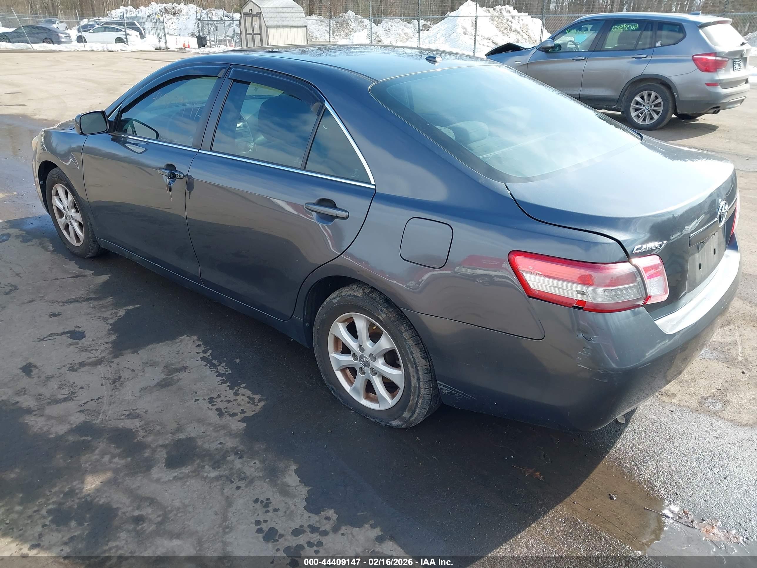 TOYOTA CAMRY image 3