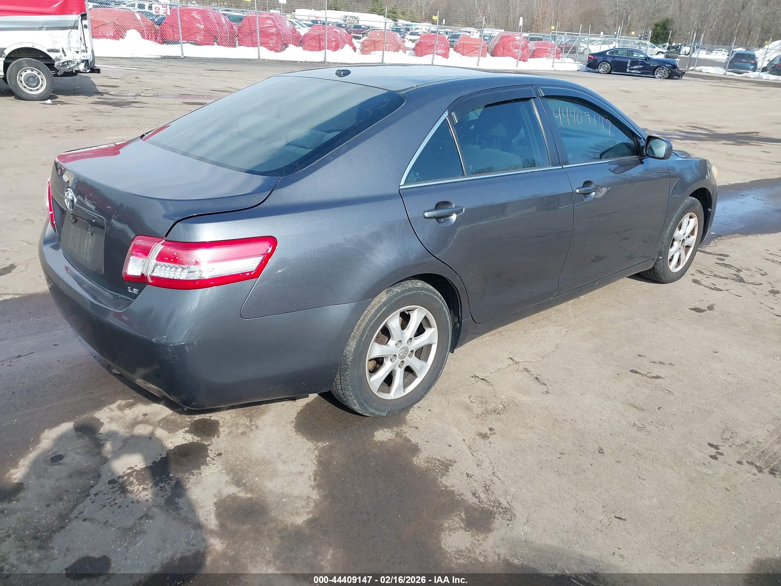 TOYOTA CAMRY image 4