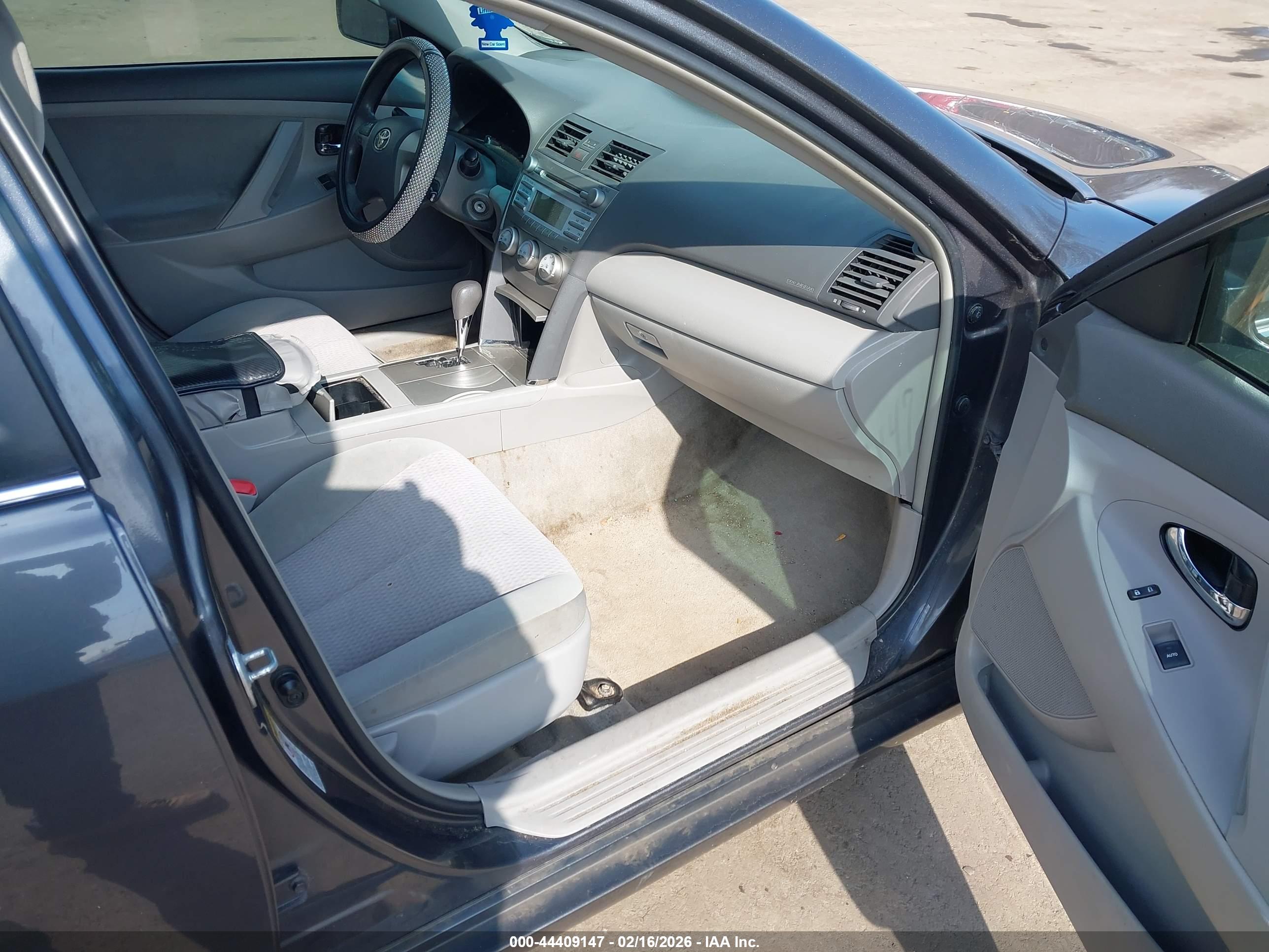 TOYOTA CAMRY image 5