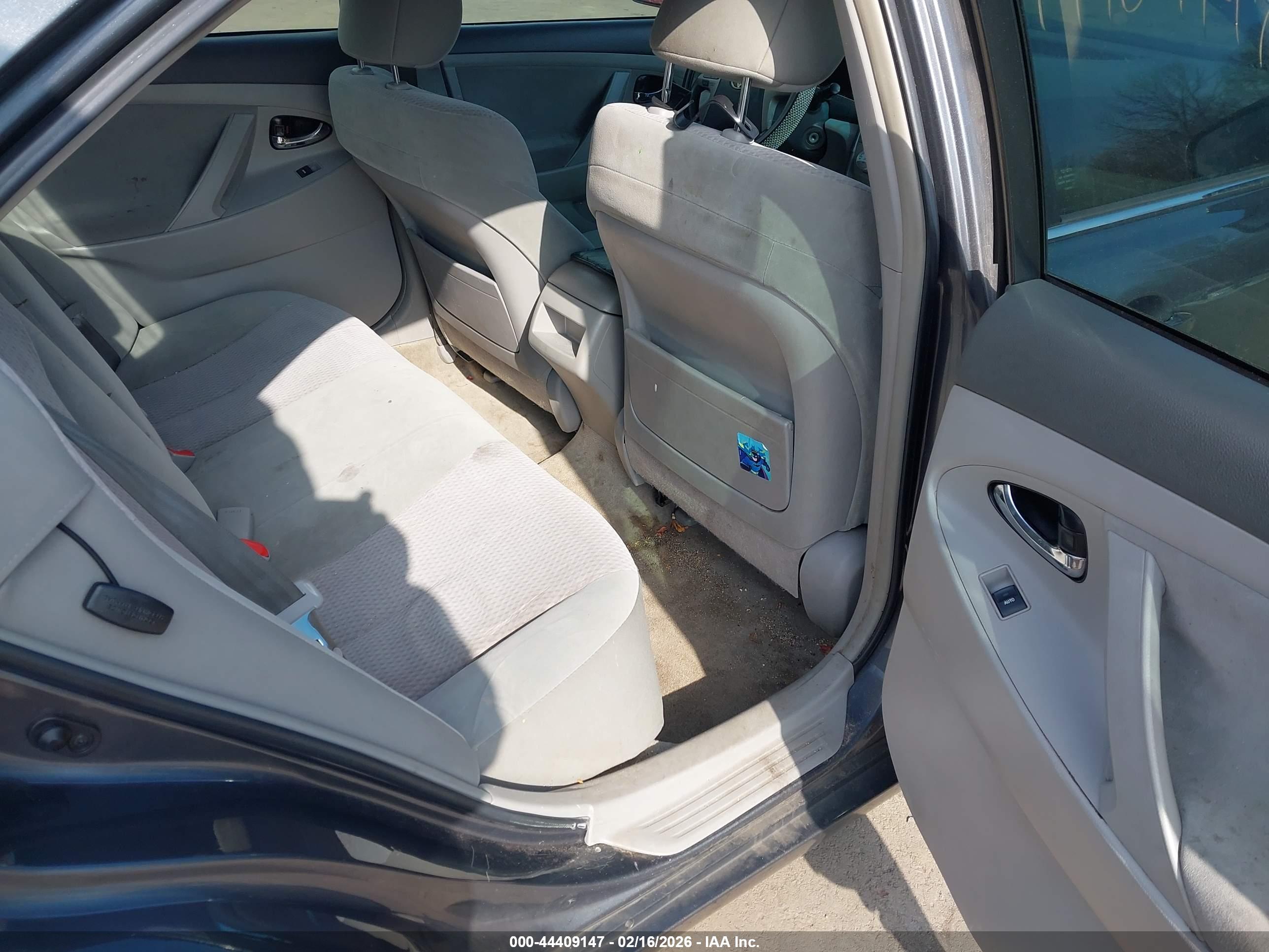 TOYOTA CAMRY image 8