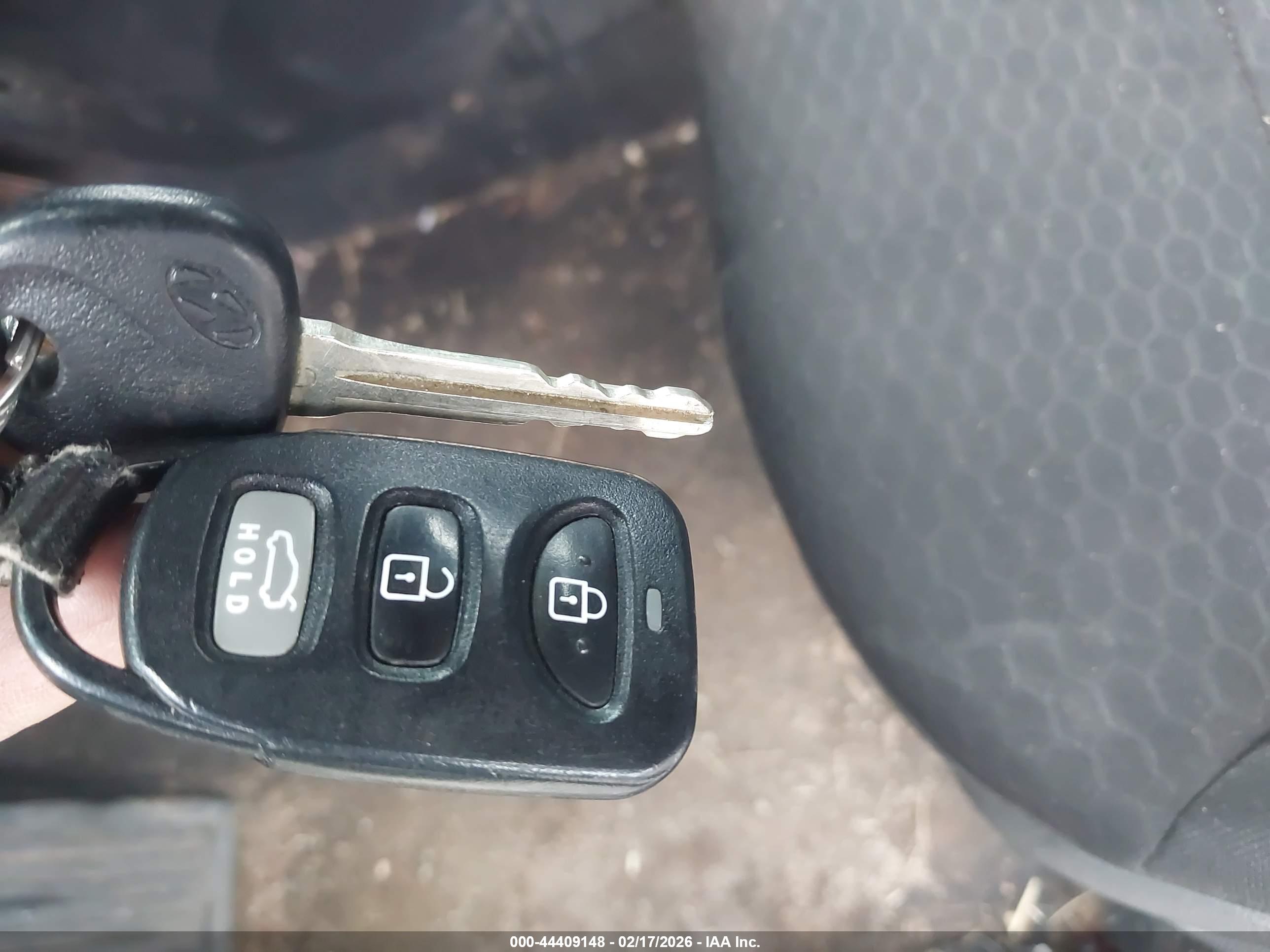 HYUNDAI ELANTRA image 11