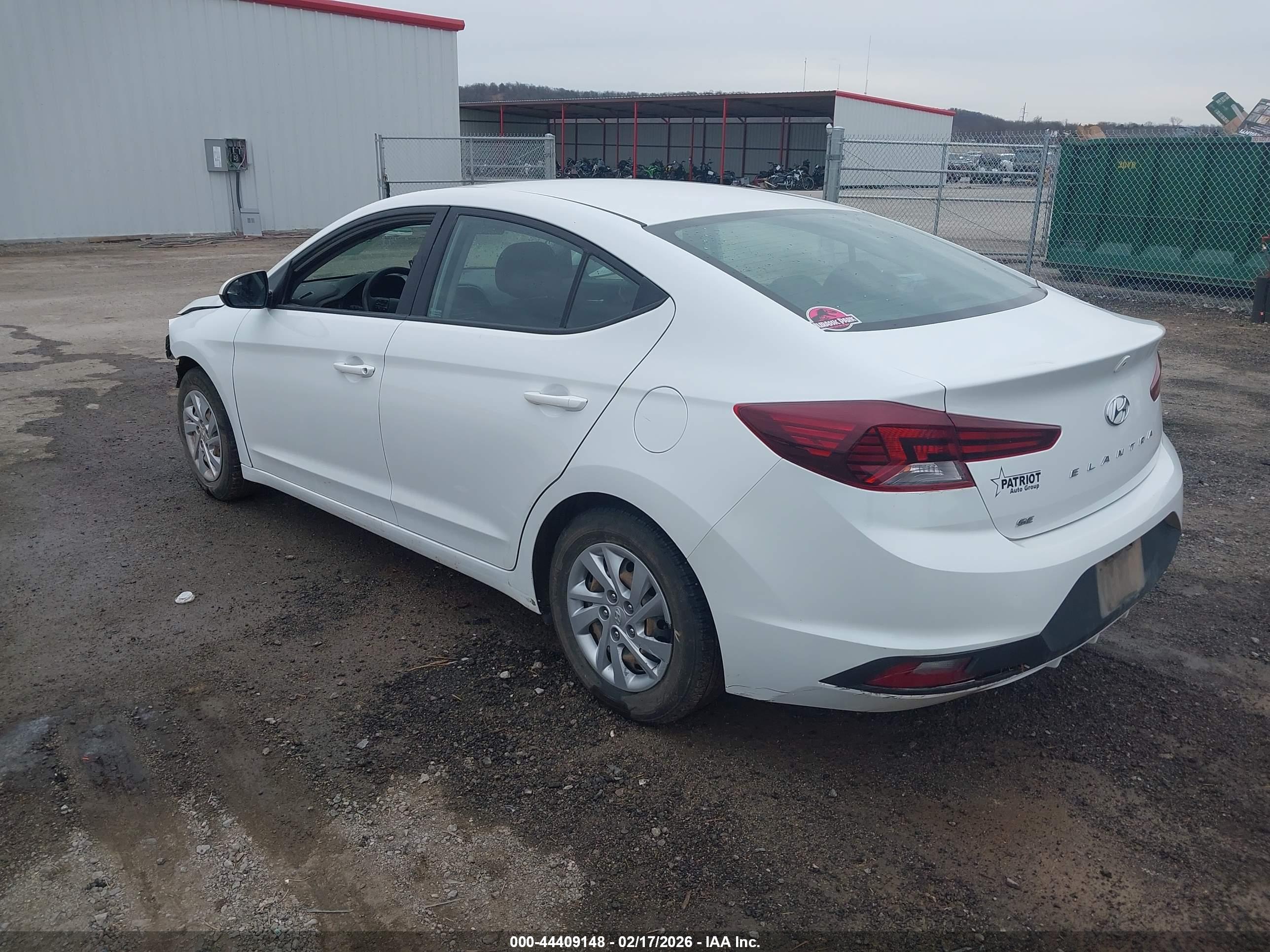 HYUNDAI ELANTRA image 3