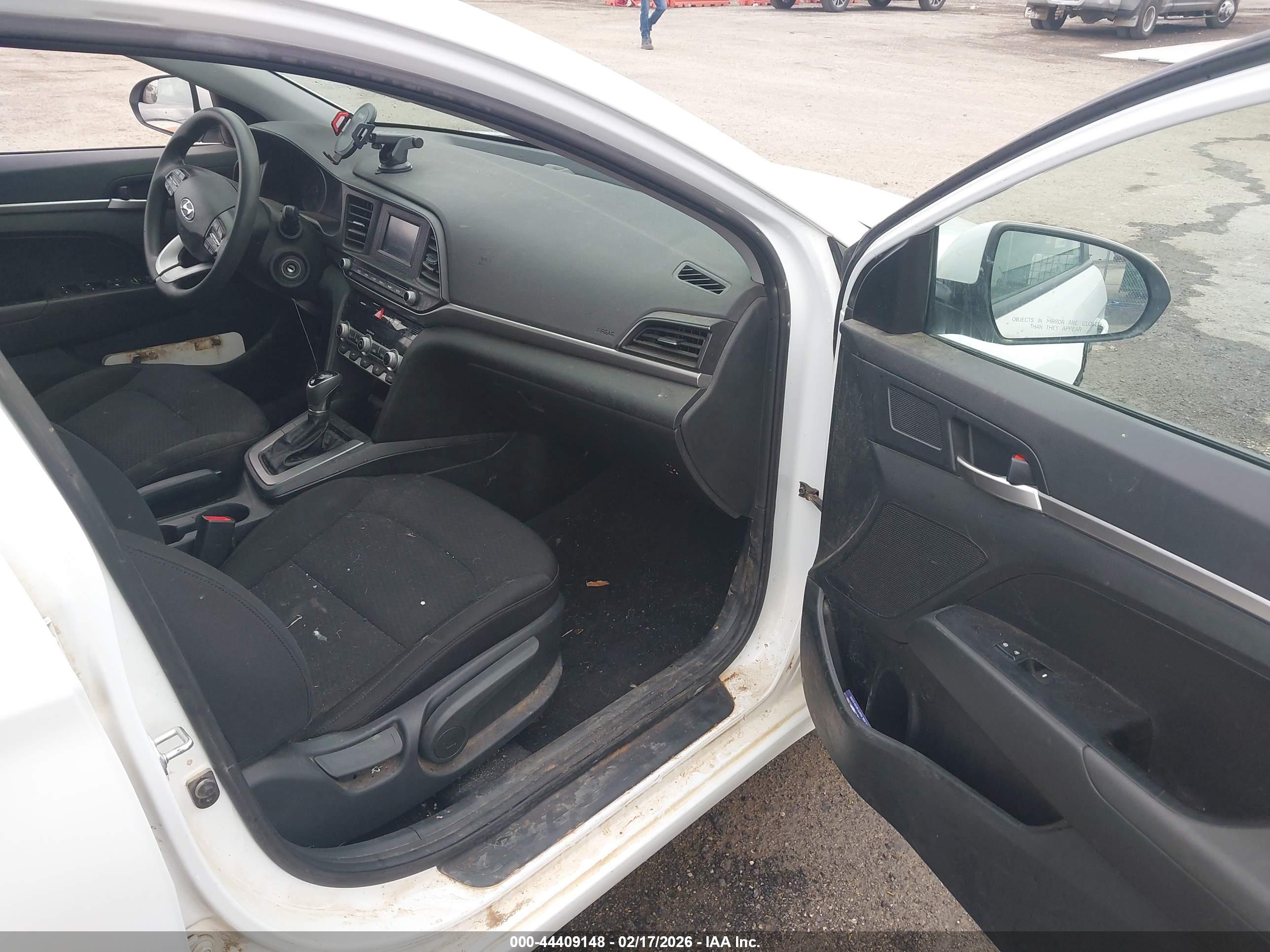 HYUNDAI ELANTRA image 5
