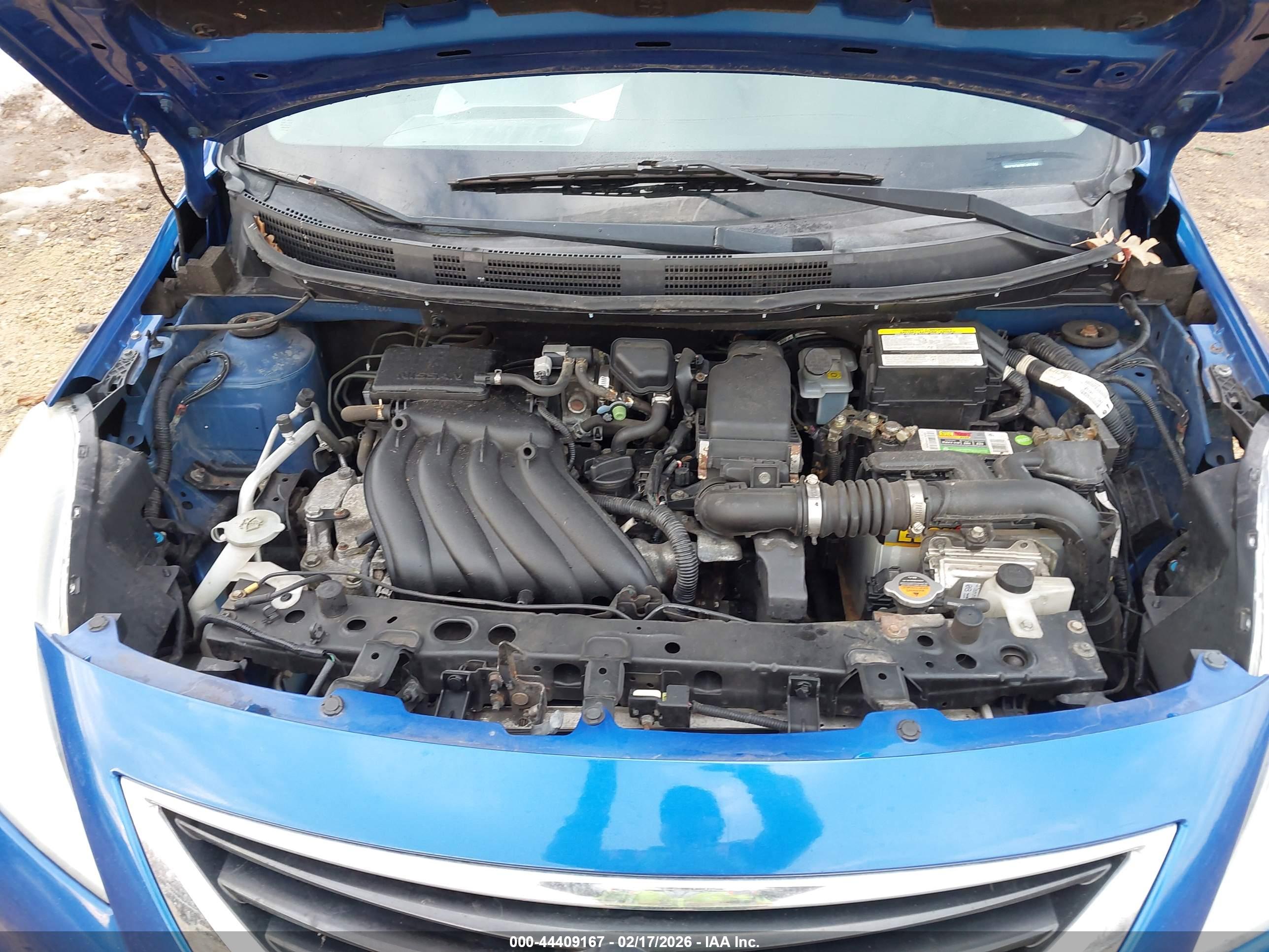 NISSAN VERSA image 10