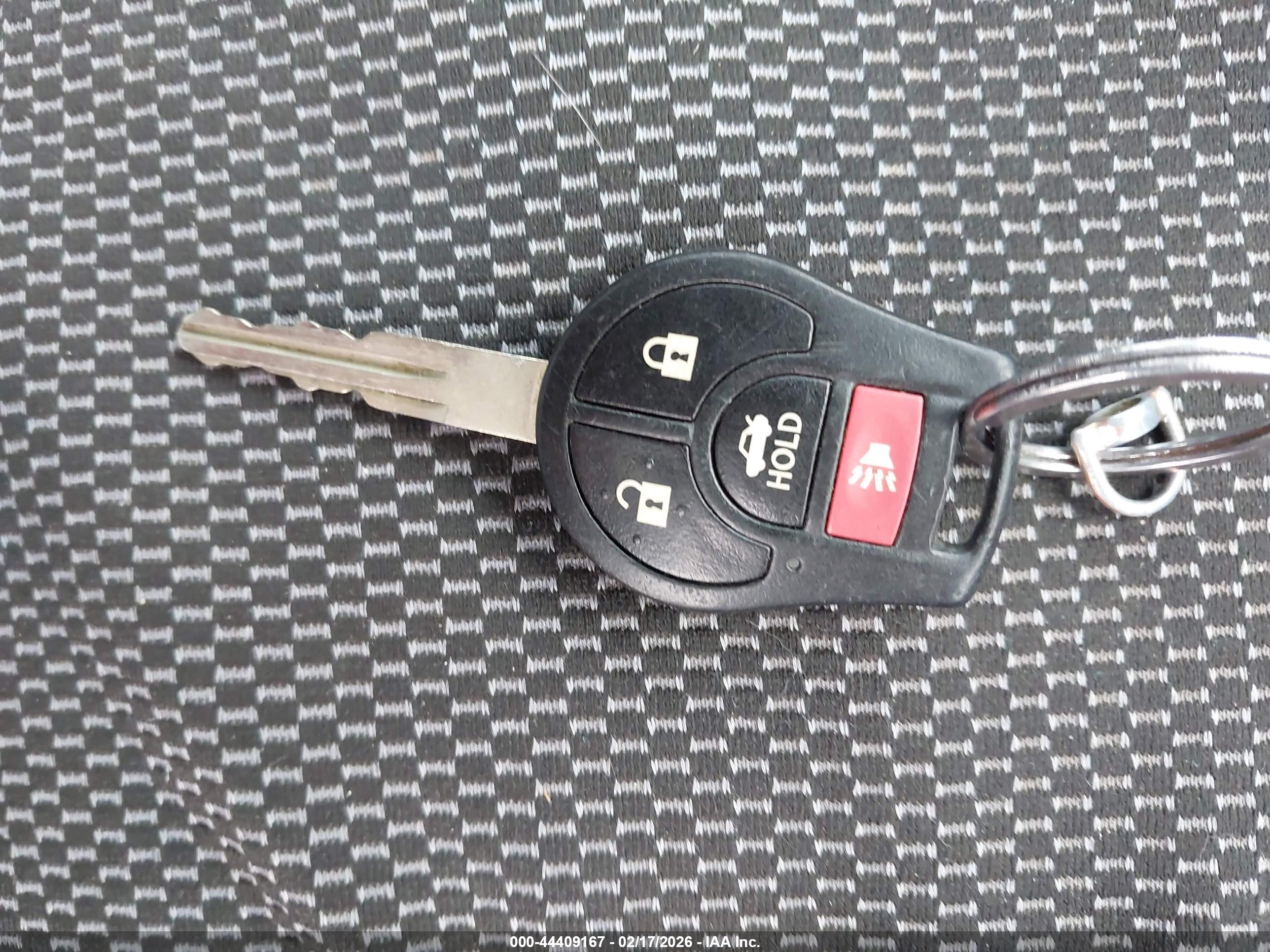 NISSAN VERSA image 11