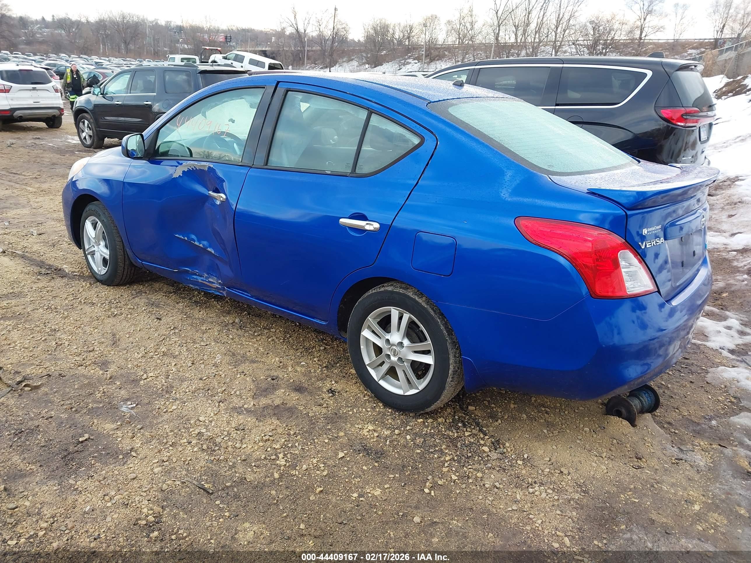 NISSAN VERSA image 3