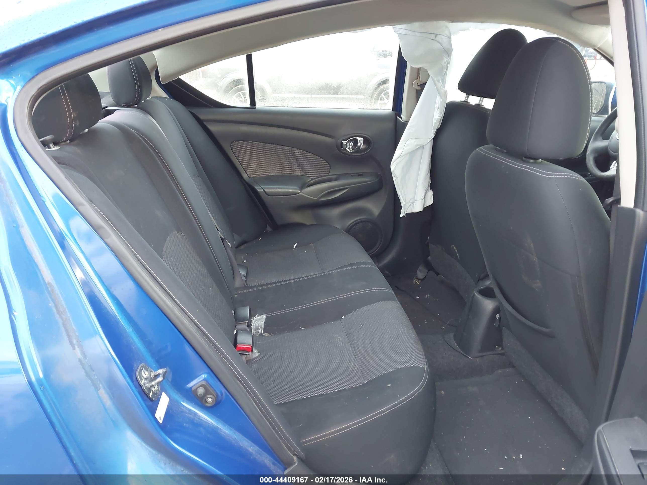 NISSAN VERSA image 8