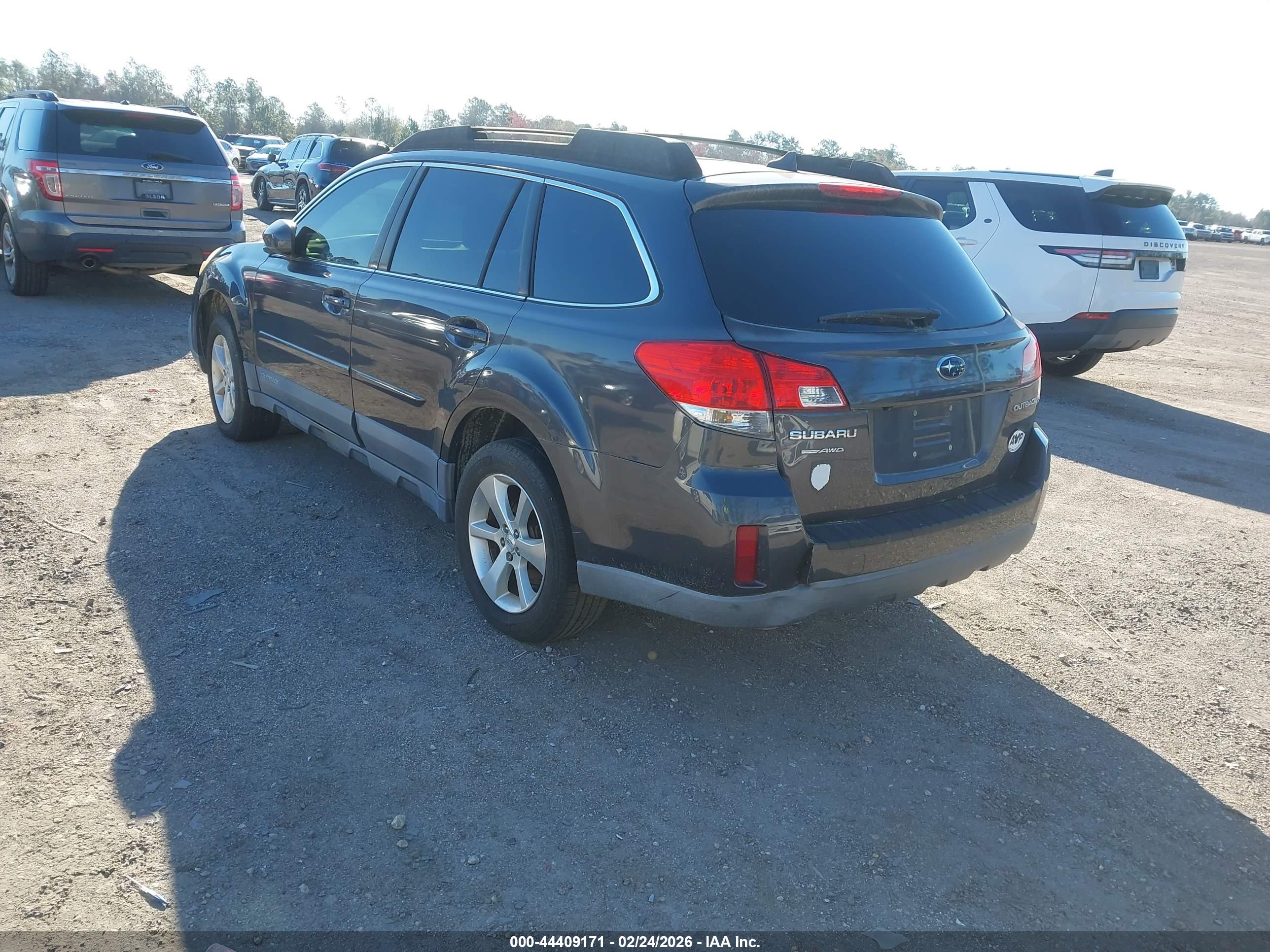 SUBARU OUTBACK image 3