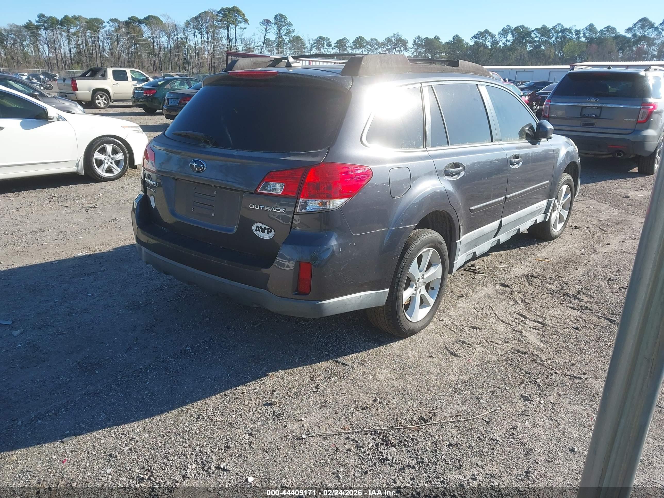 SUBARU OUTBACK image 4