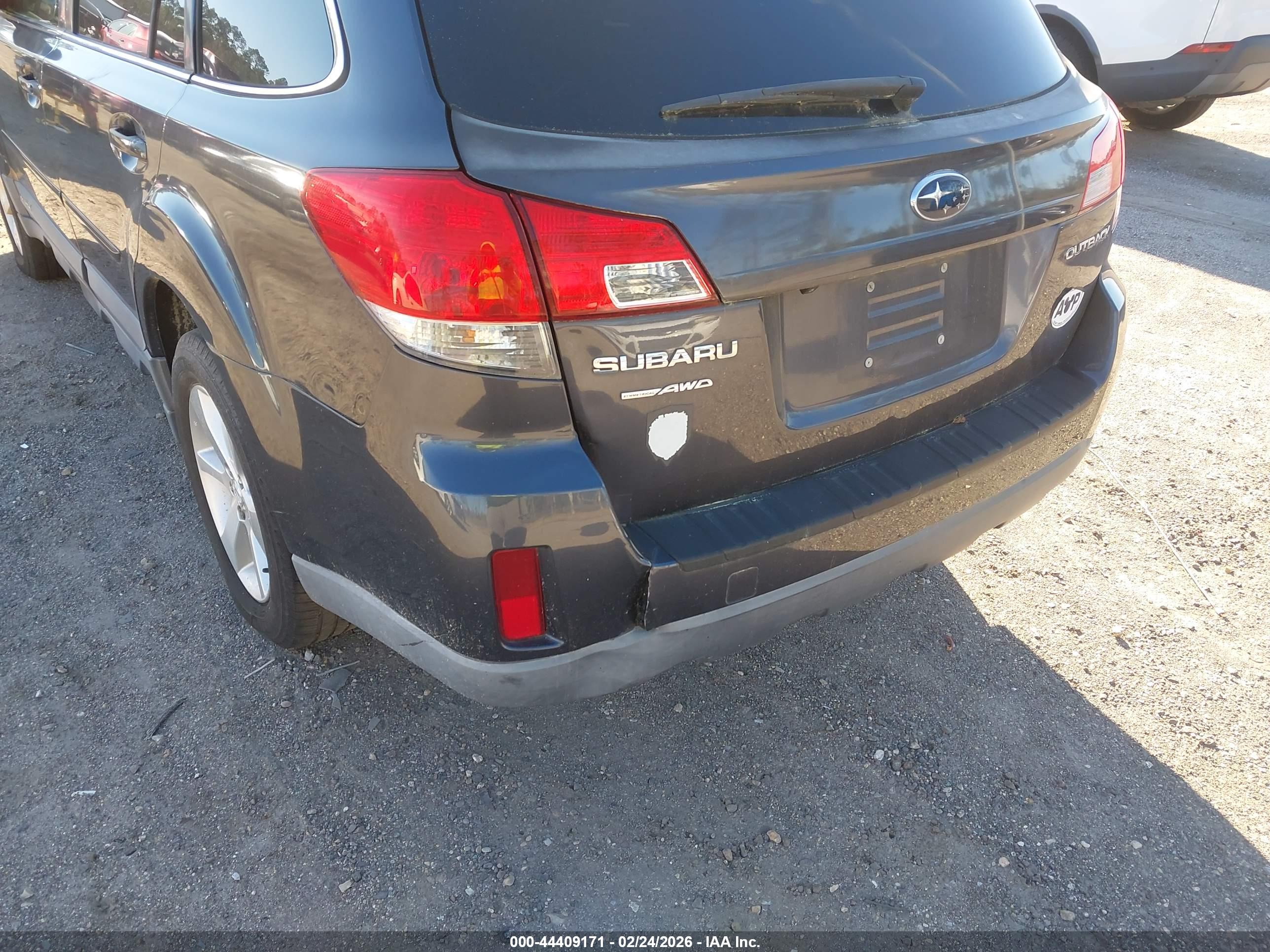 SUBARU OUTBACK image 6