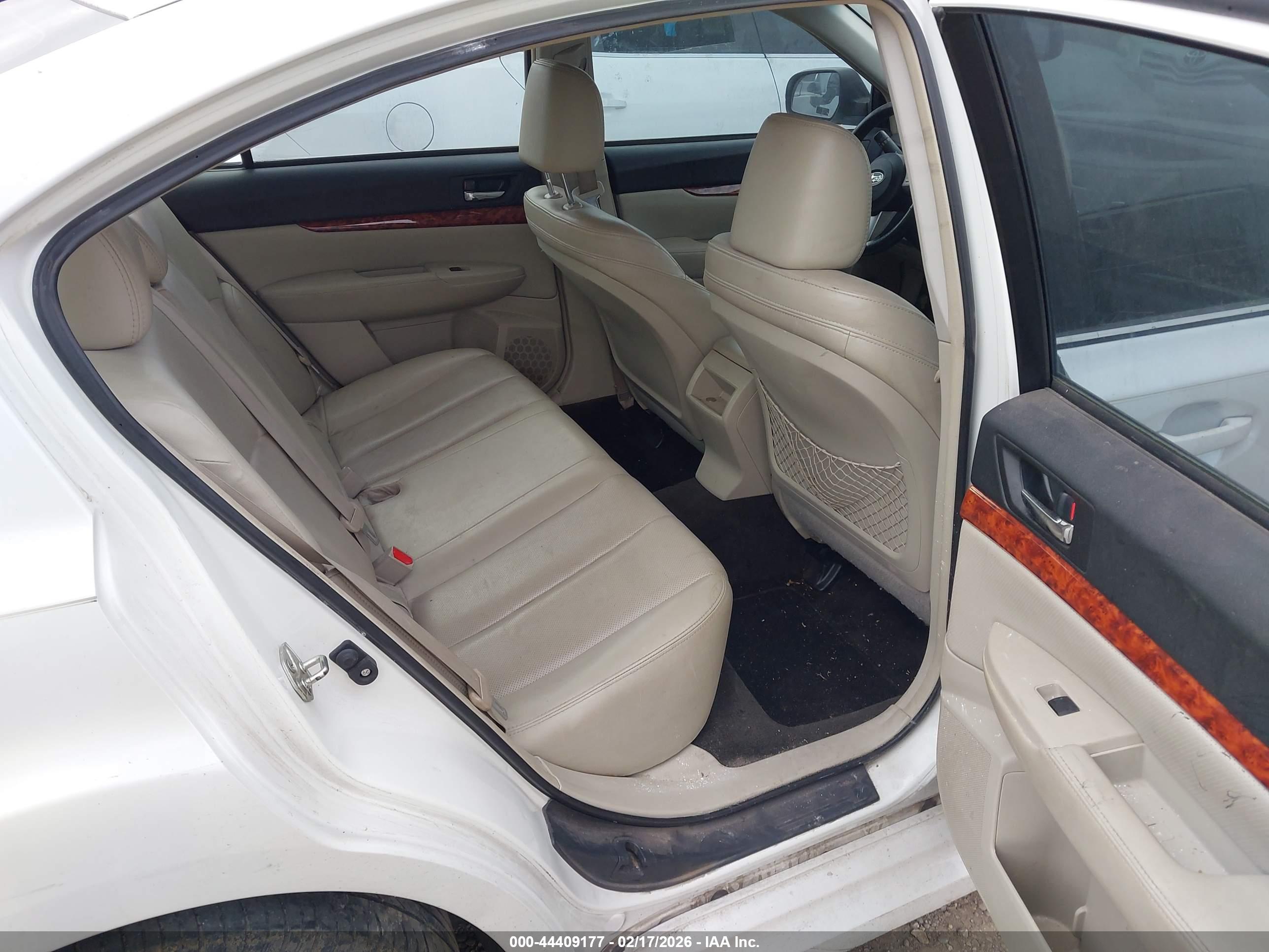 SUBARU LEGACY image 8