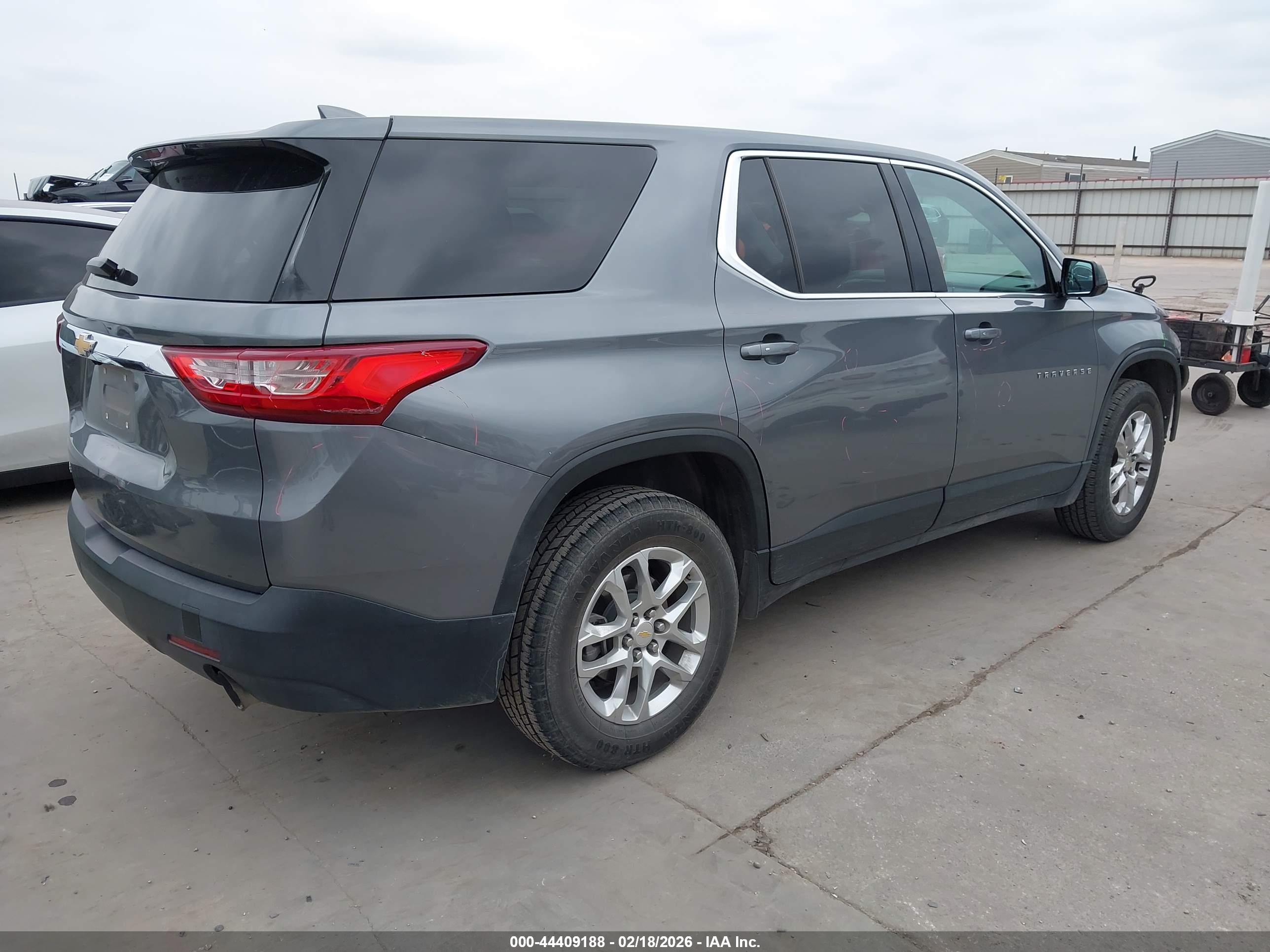 CHEVROLET TRAVERSE image 4