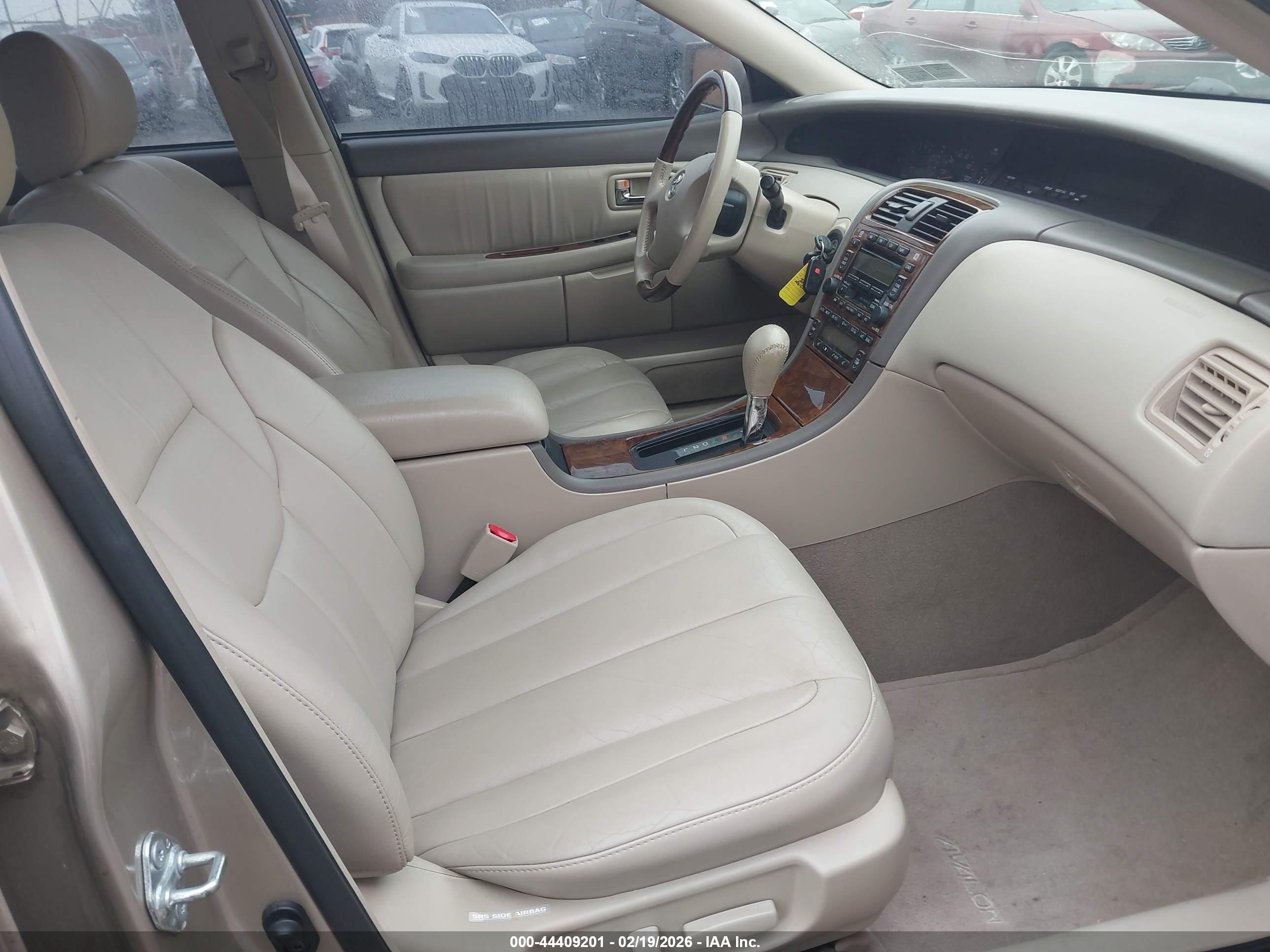 TOYOTA AVALON image 5