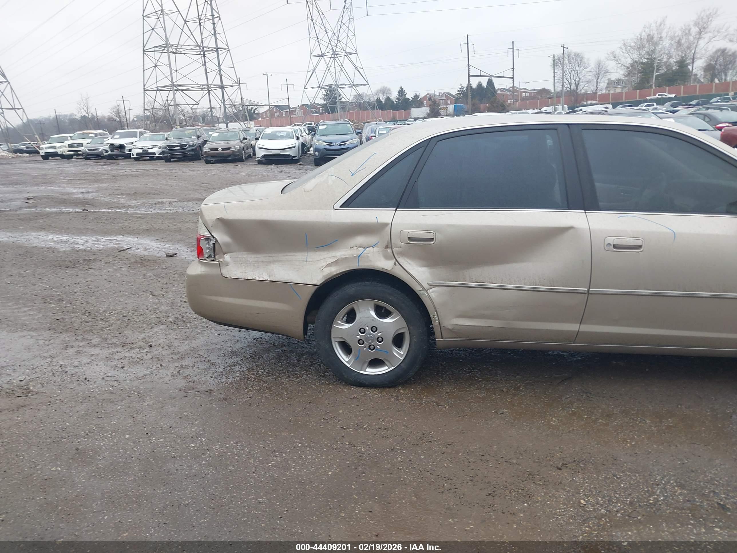TOYOTA AVALON image 6