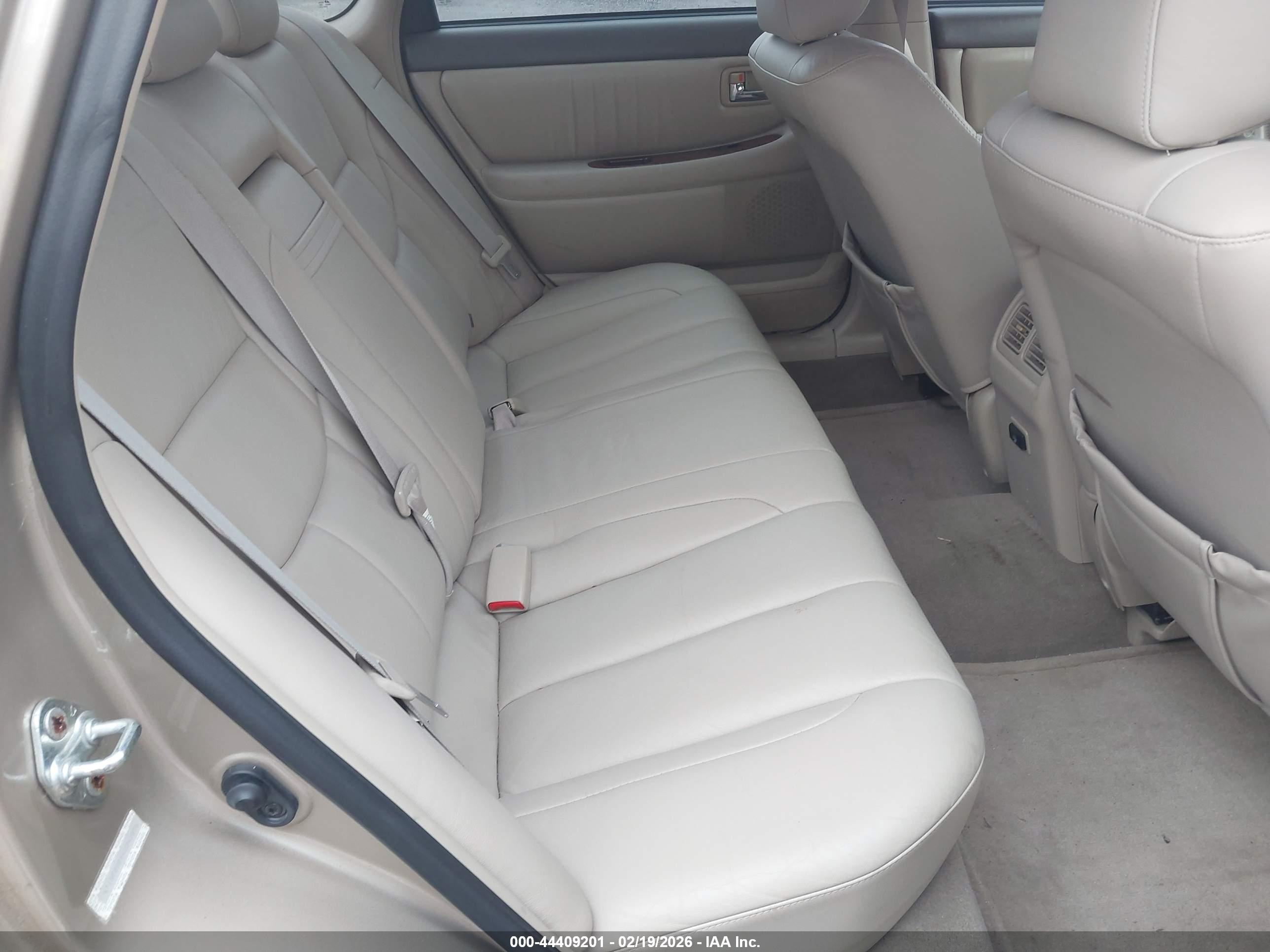 TOYOTA AVALON image 8