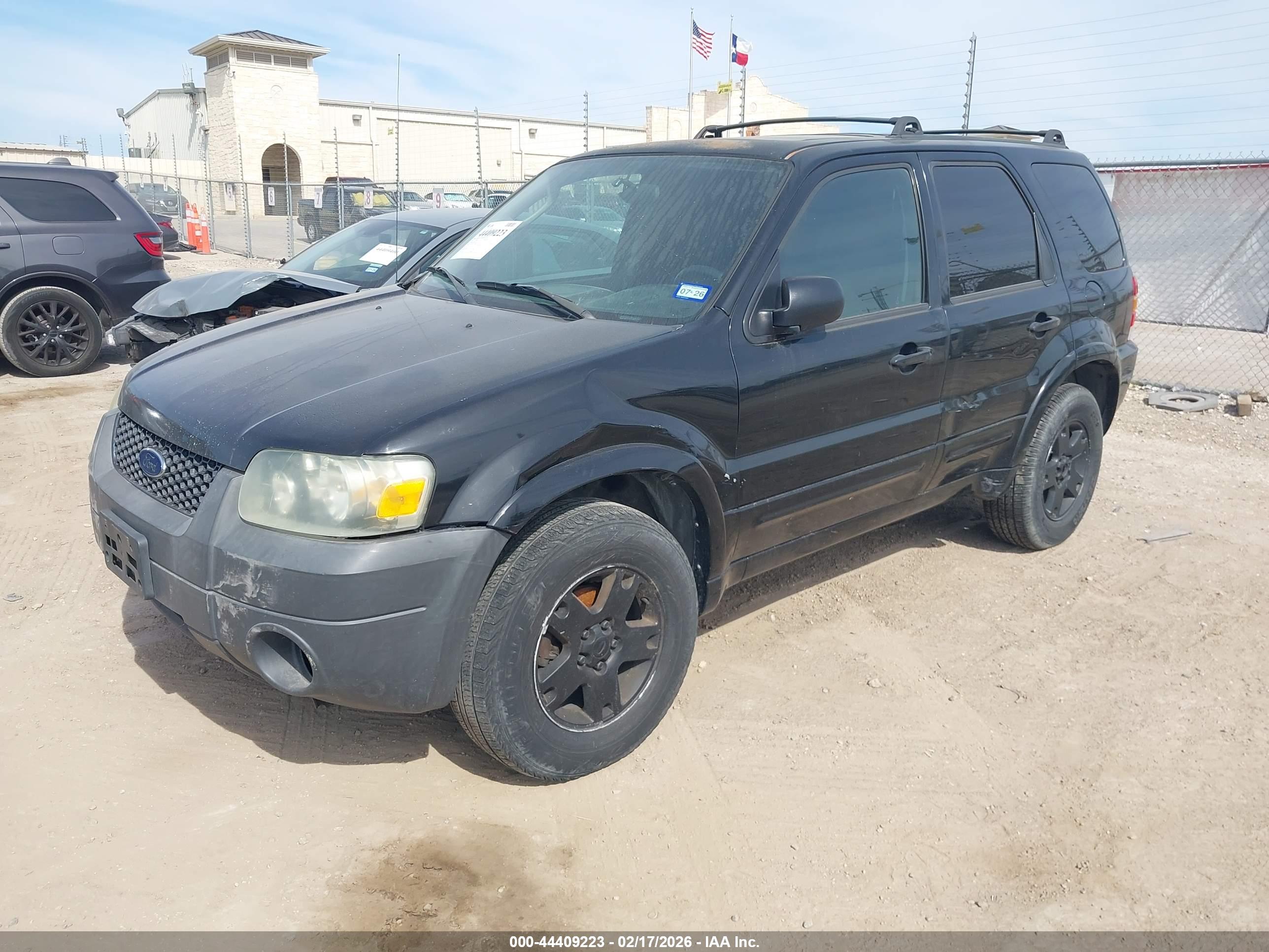 FORD ESCAPE image 2