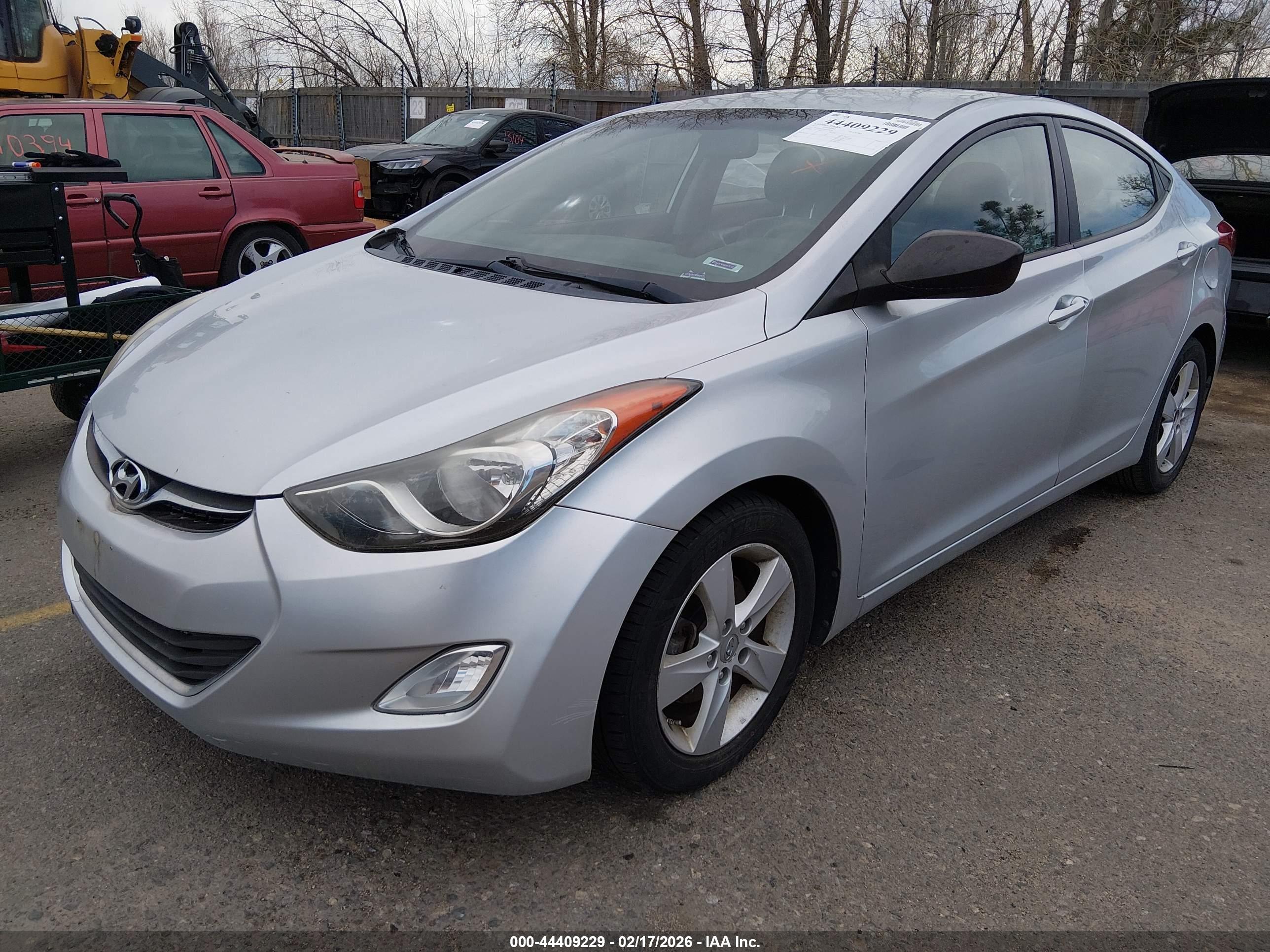 HYUNDAI ELANTRA image 2