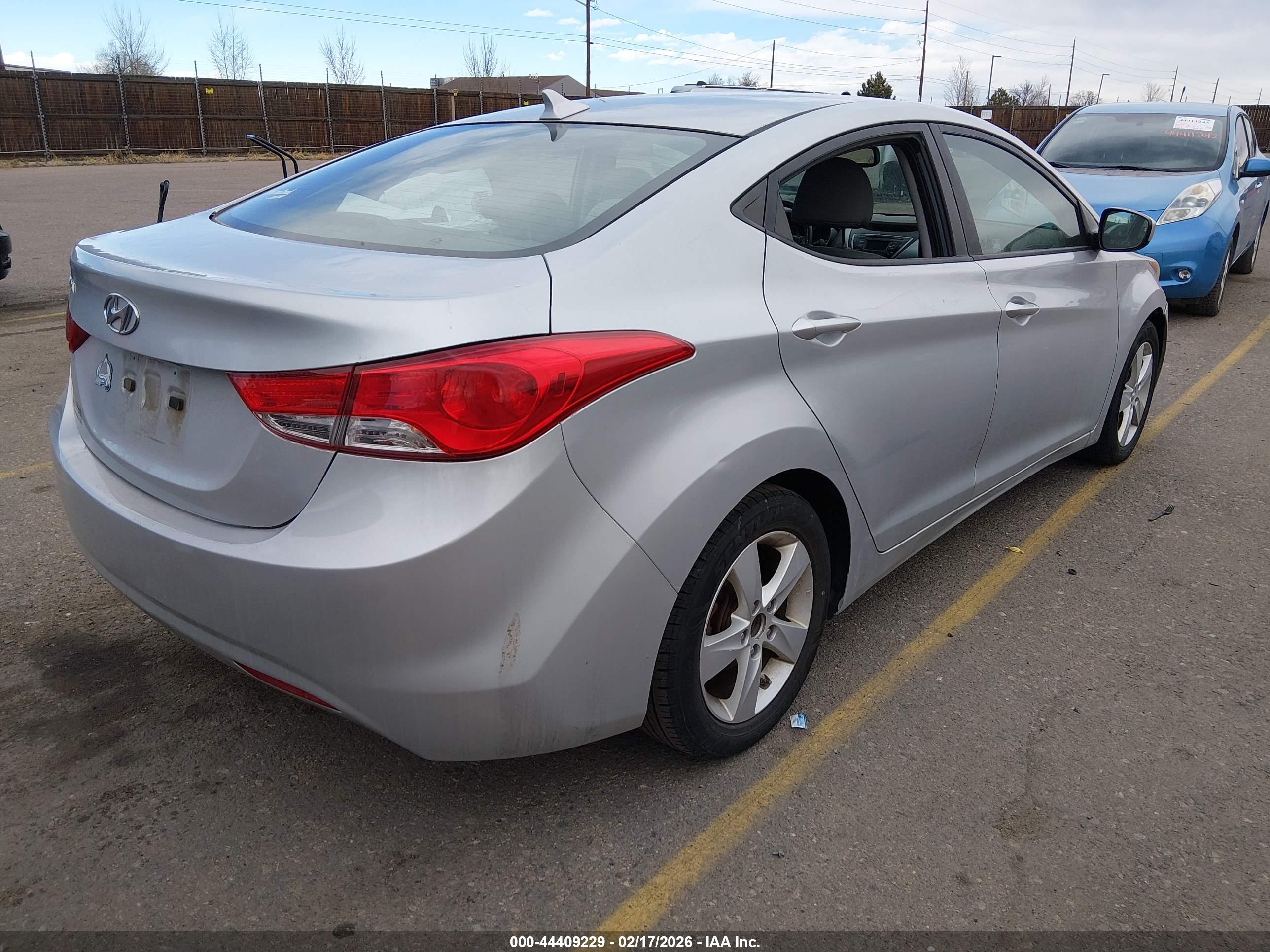HYUNDAI ELANTRA image 4