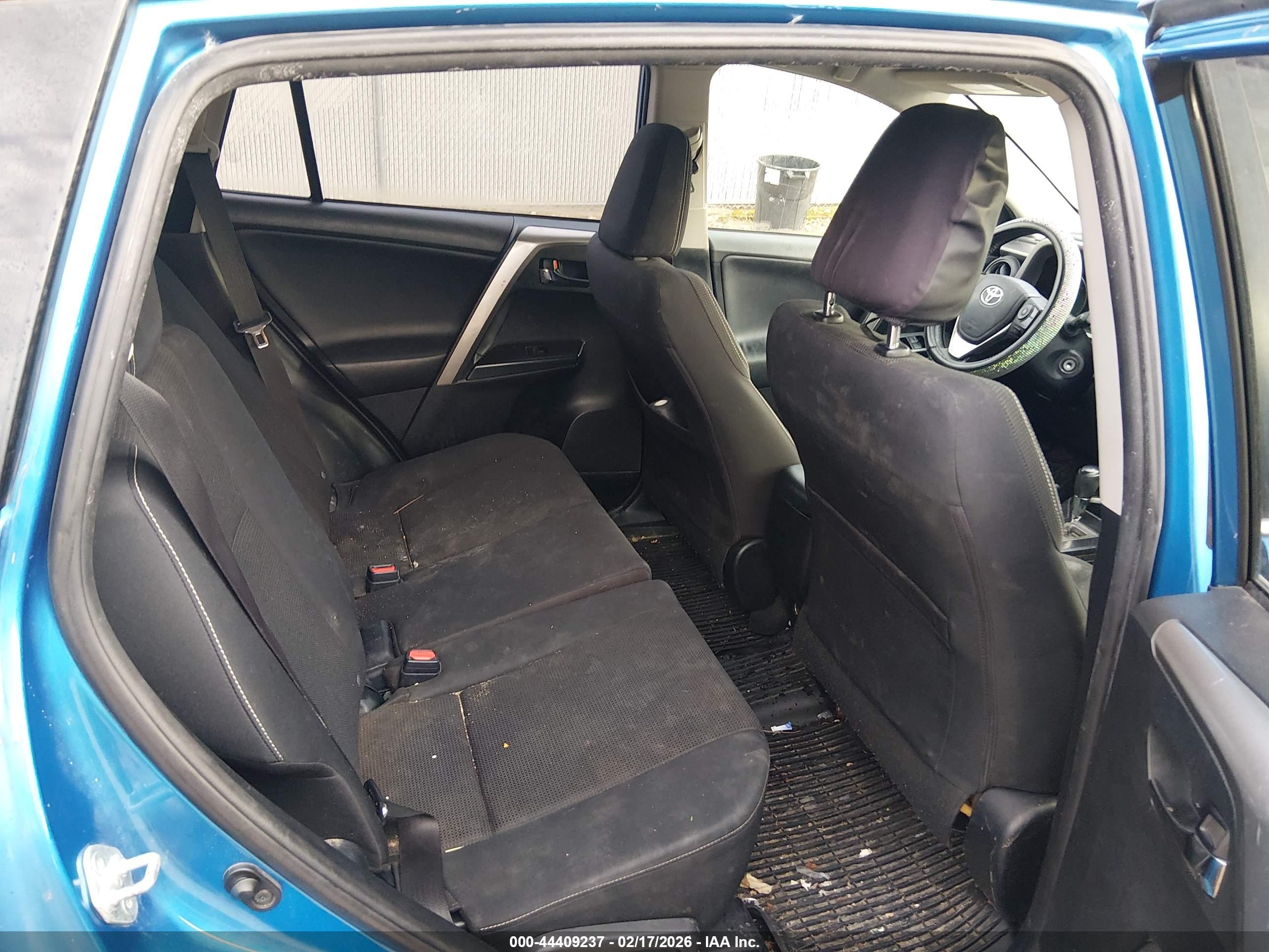 TOYOTA RAV4 image 8
