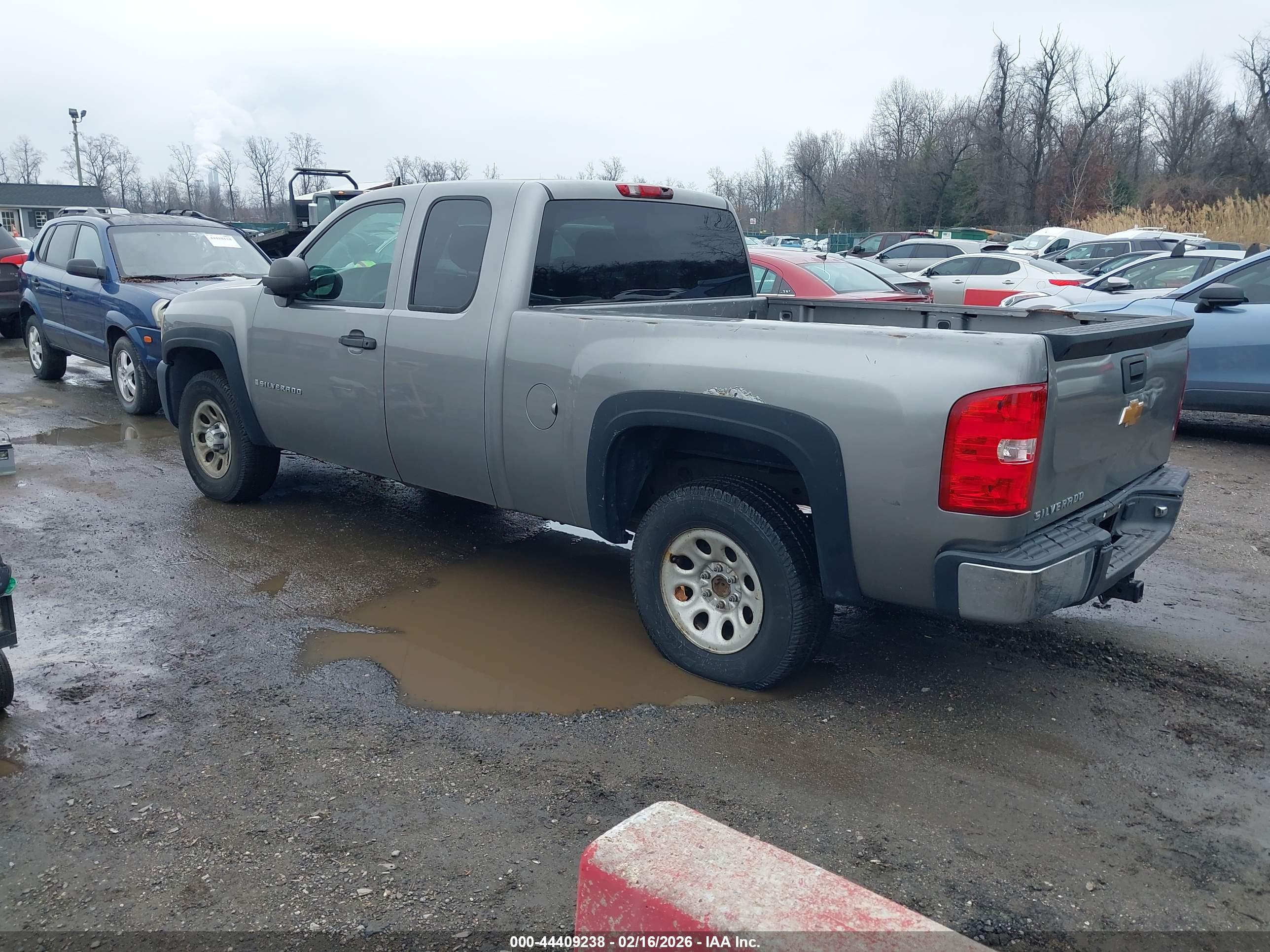 CHEVROLET SILVERADO image 3
