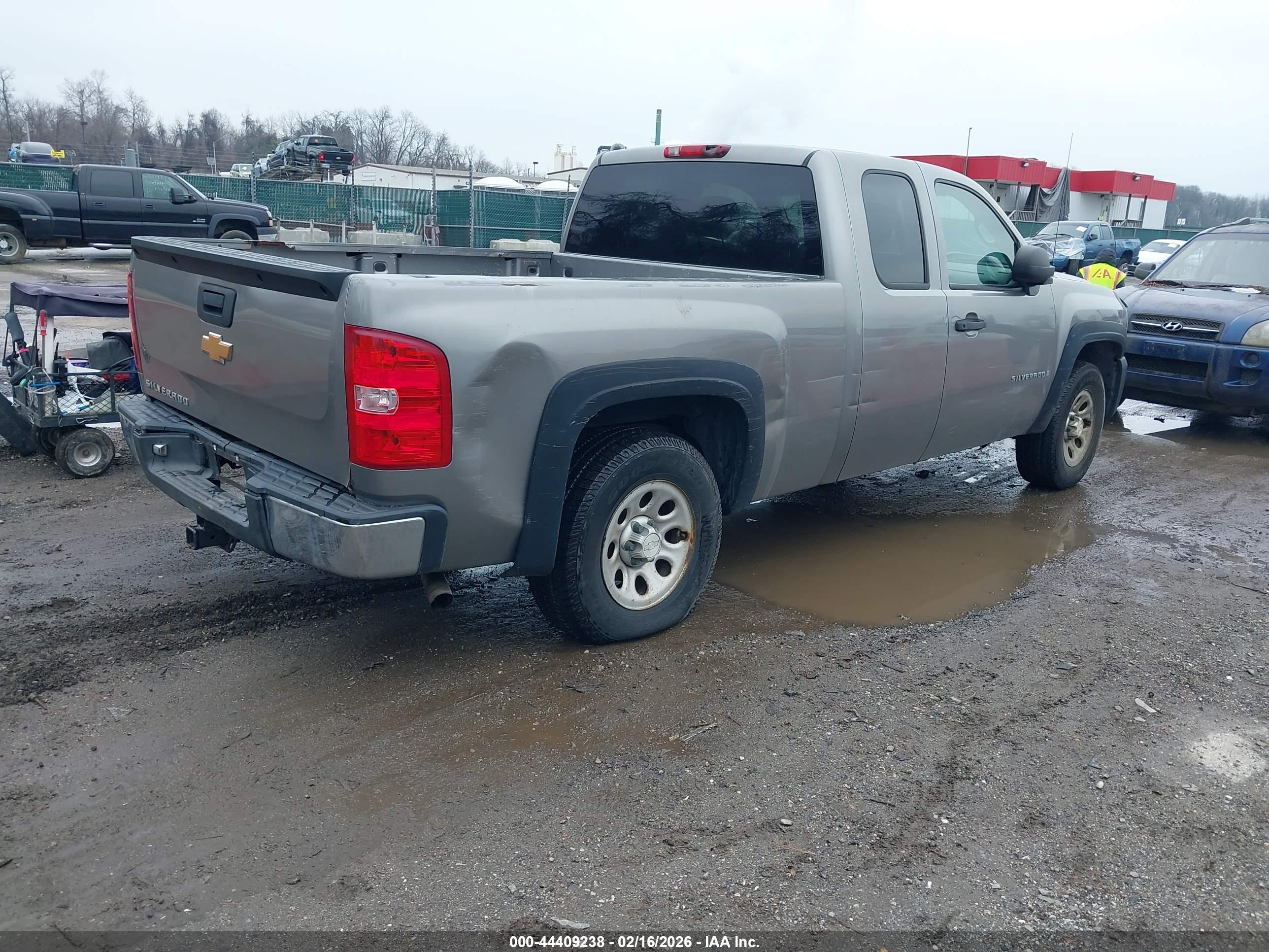 CHEVROLET SILVERADO image 4
