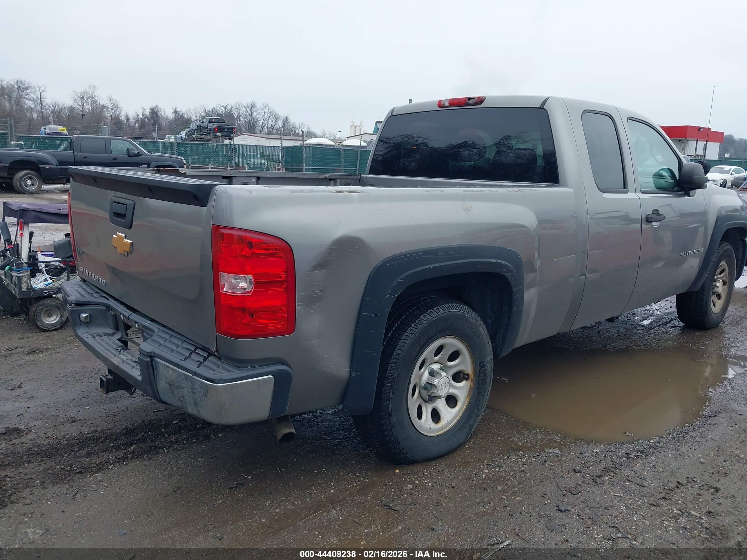 CHEVROLET SILVERADO image 6