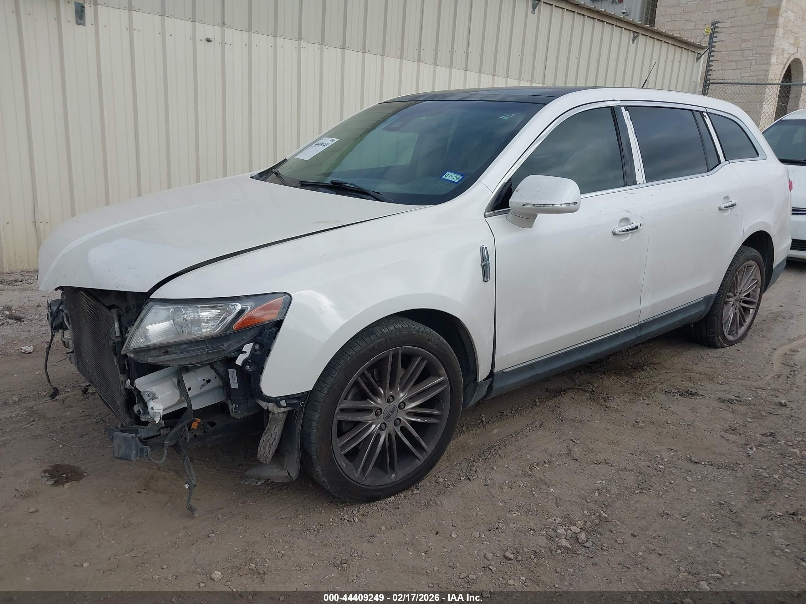 LINCOLN MKT image 2