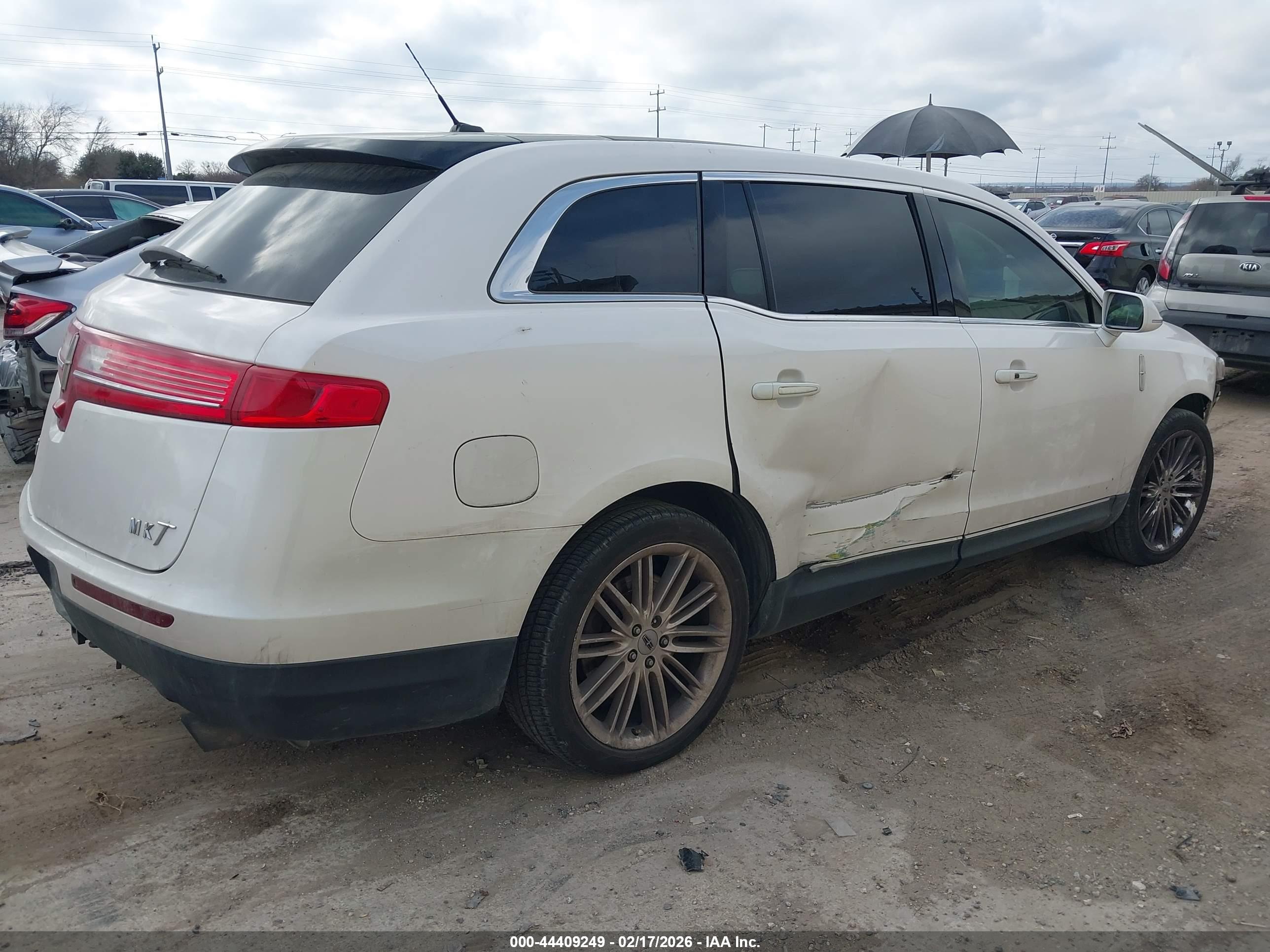 LINCOLN MKT image 4
