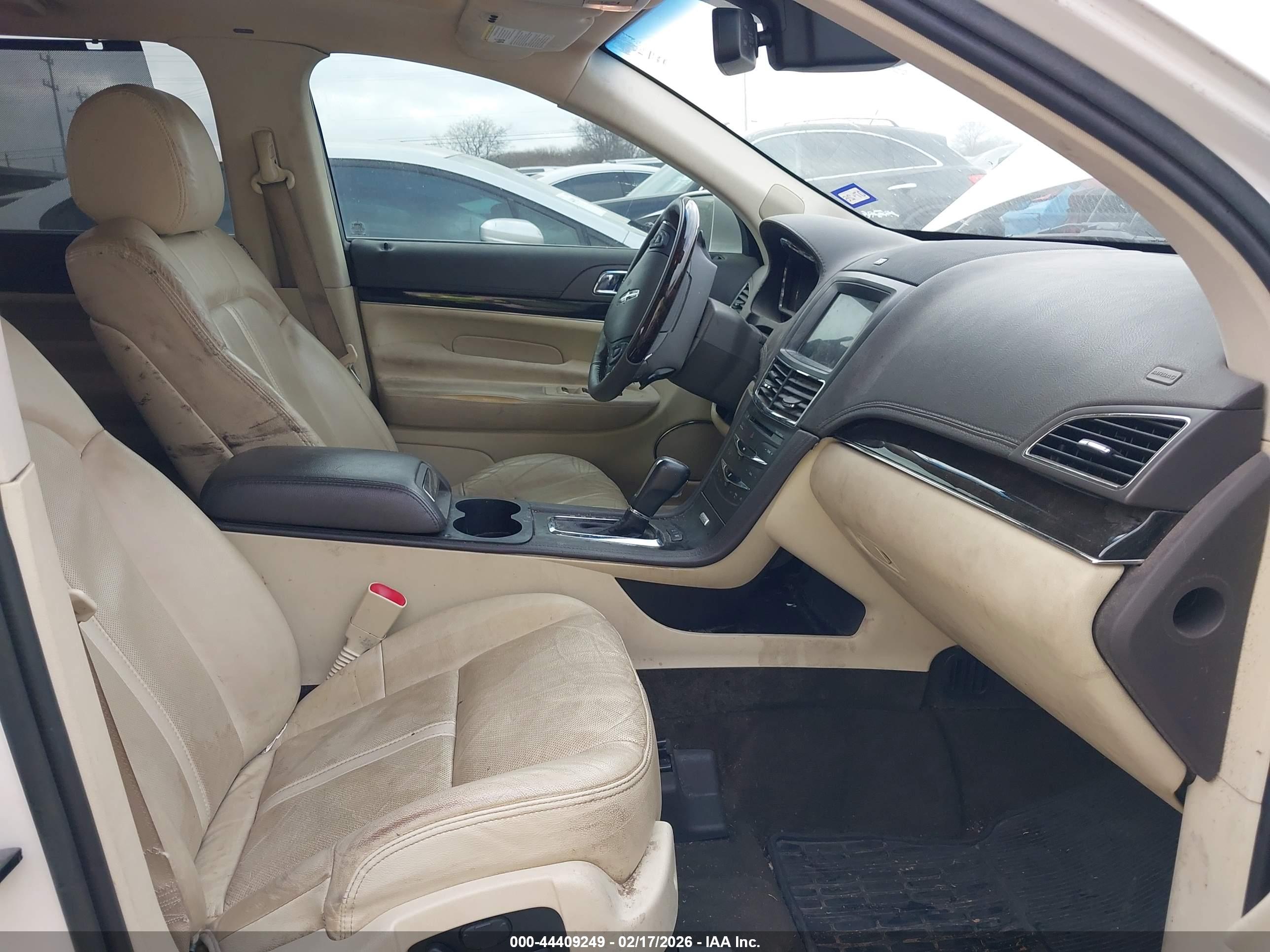 LINCOLN MKT image 5