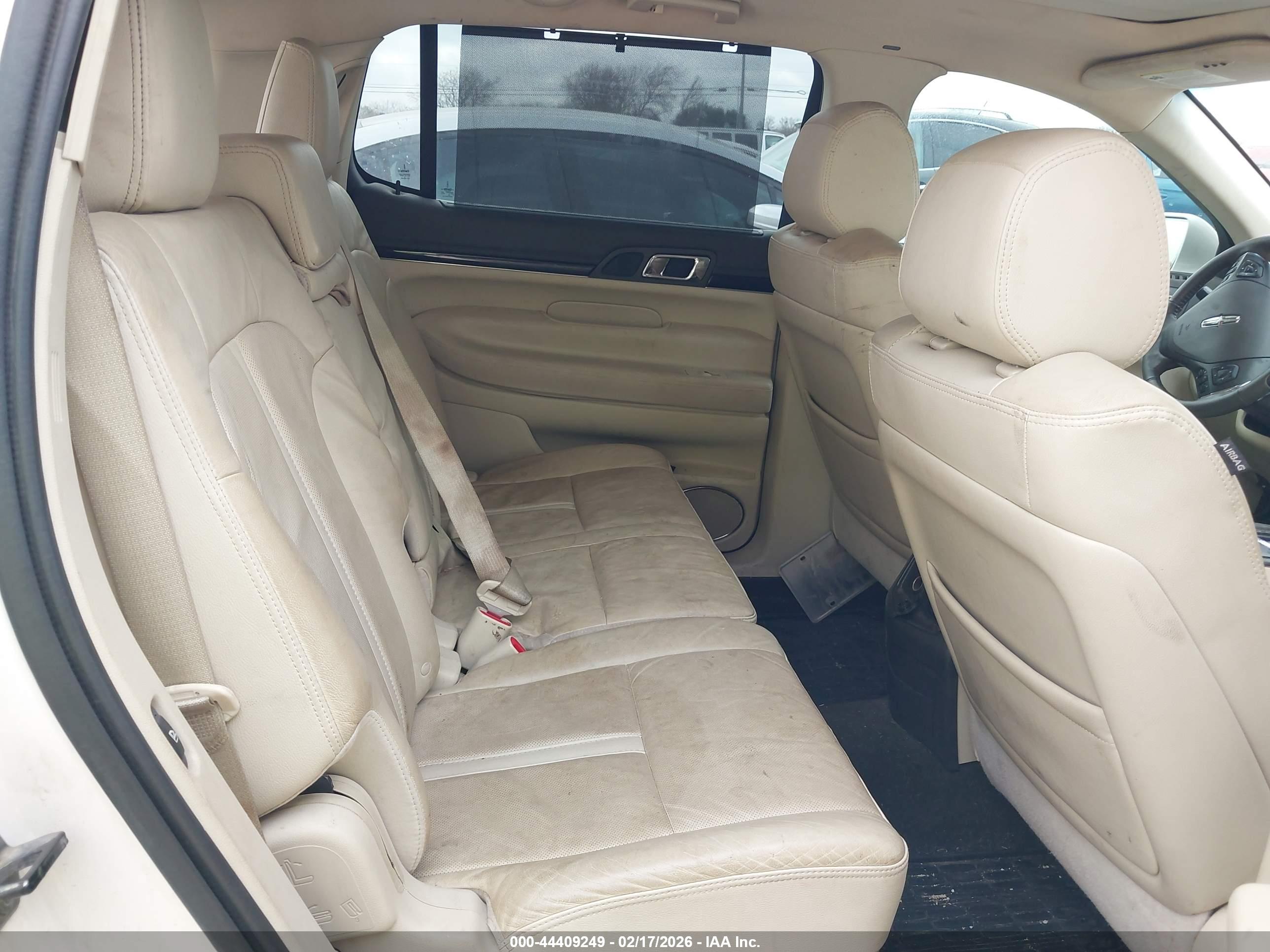 LINCOLN MKT image 8